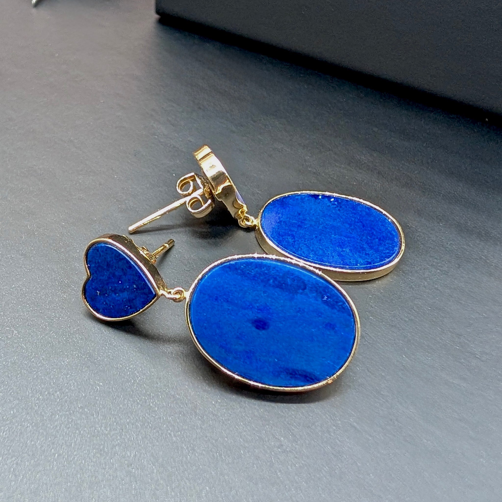 Contemporary 14ct Yellow Gold Lapis Lazuli Drop Earrings
