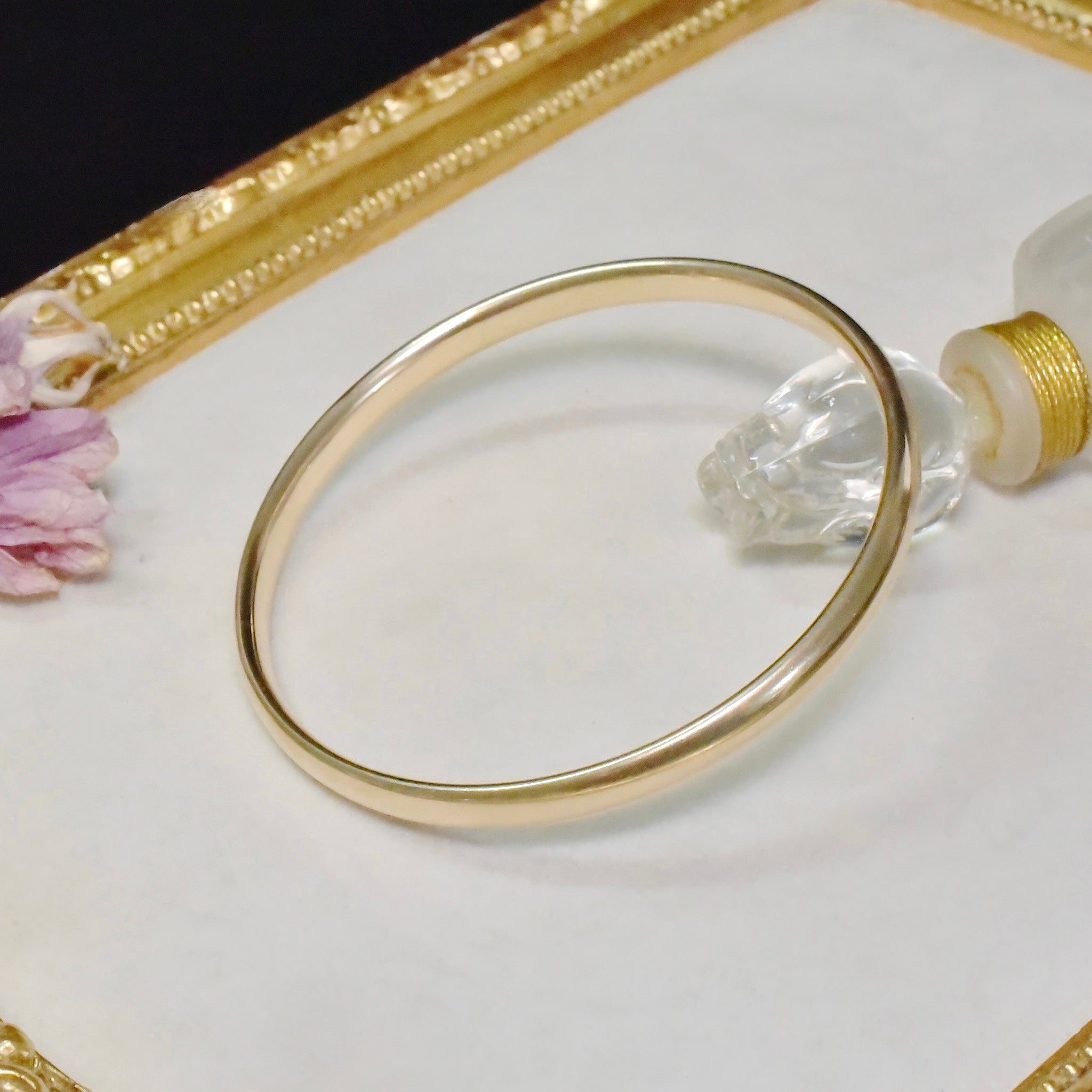 Contemporary 9ct Yellow Gold Hollow Round ‘Golf’ Bangle