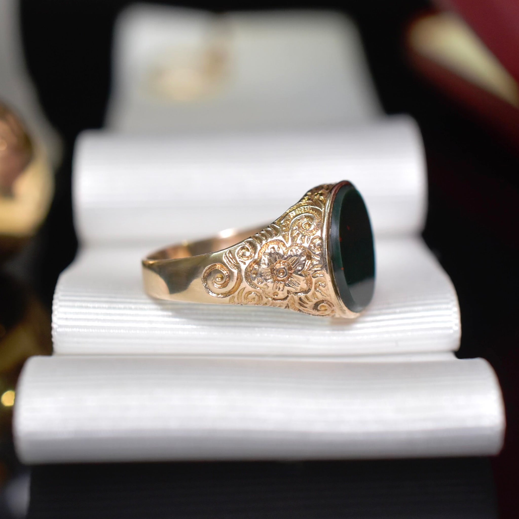 Vintage 9ct Yellow Gold And Bloodstone Floral Ring - Birmingham 1973