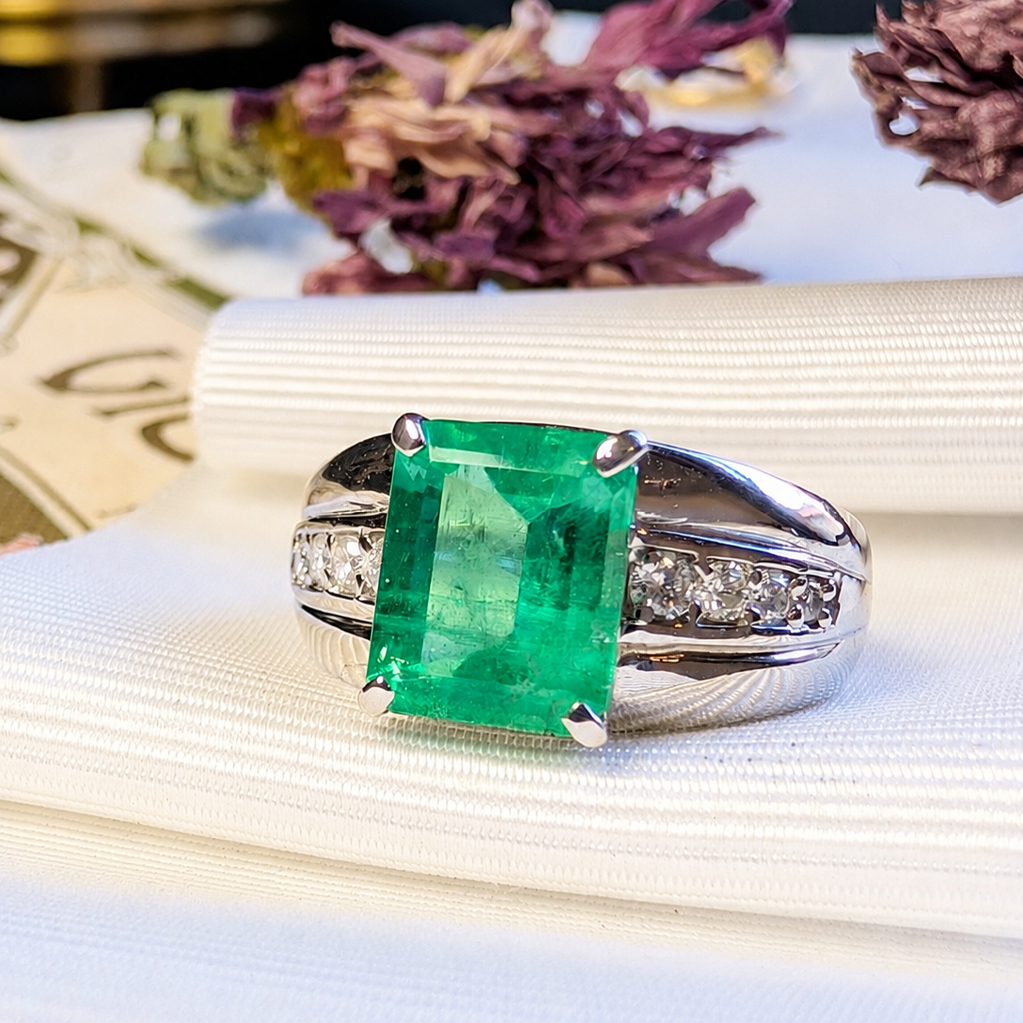 Superb Platinum Colombian Emerald & Diamond Ring Complete With An Independent Gemmological Valuation $14,327 AUD