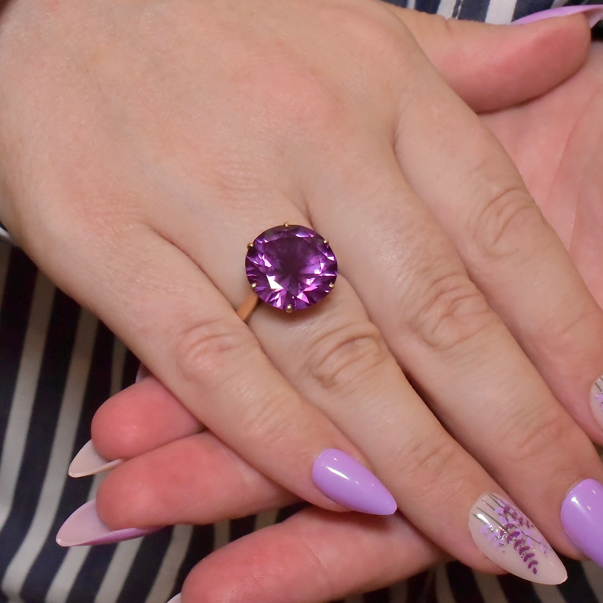 Vintage 9ct Yellow Gold Synthetic ‘Colour Change’ Sapphire  Ring- Circa 1940-50’s