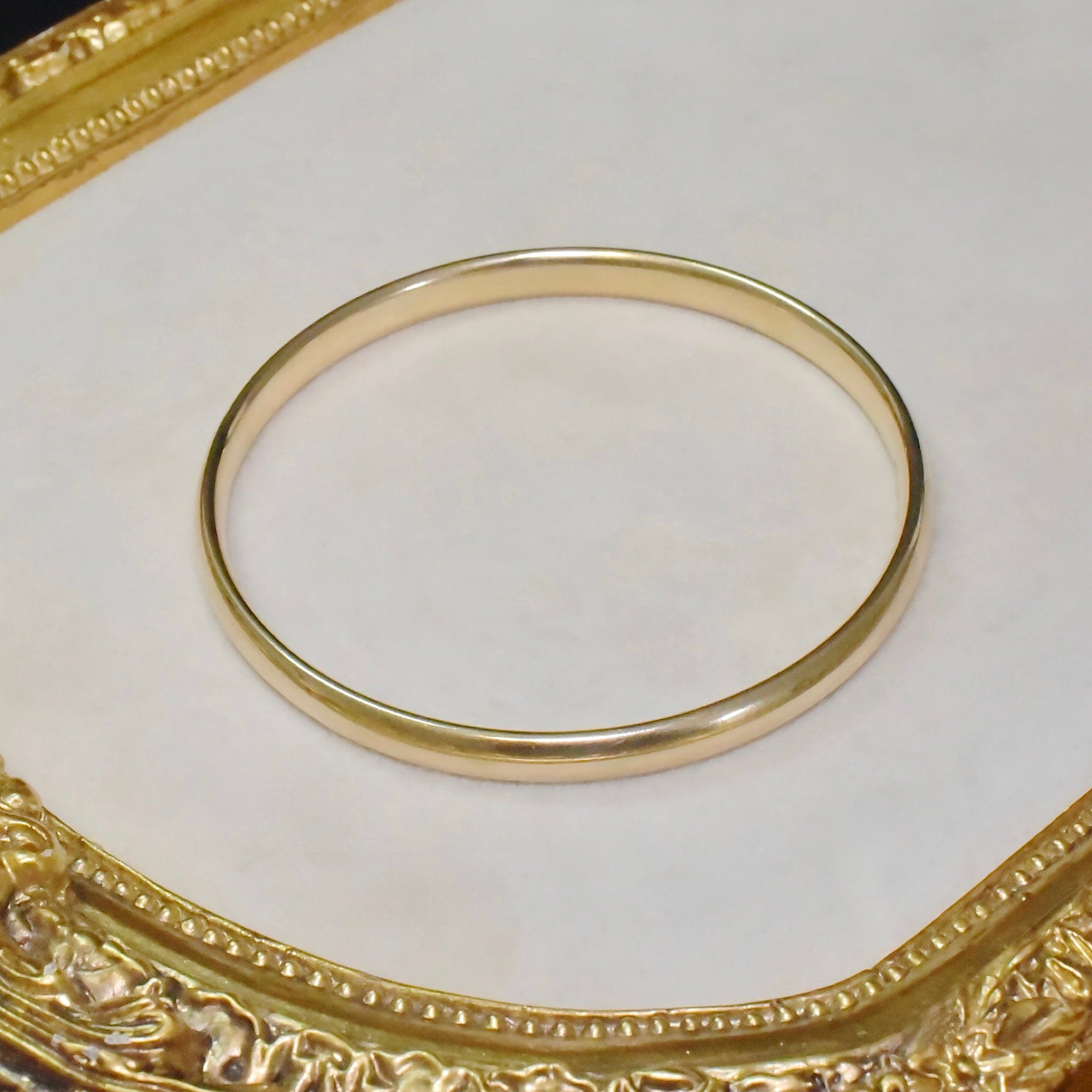 Contemporary 9ct Yellow Gold Hollow Round ‘Golf’ Bangle