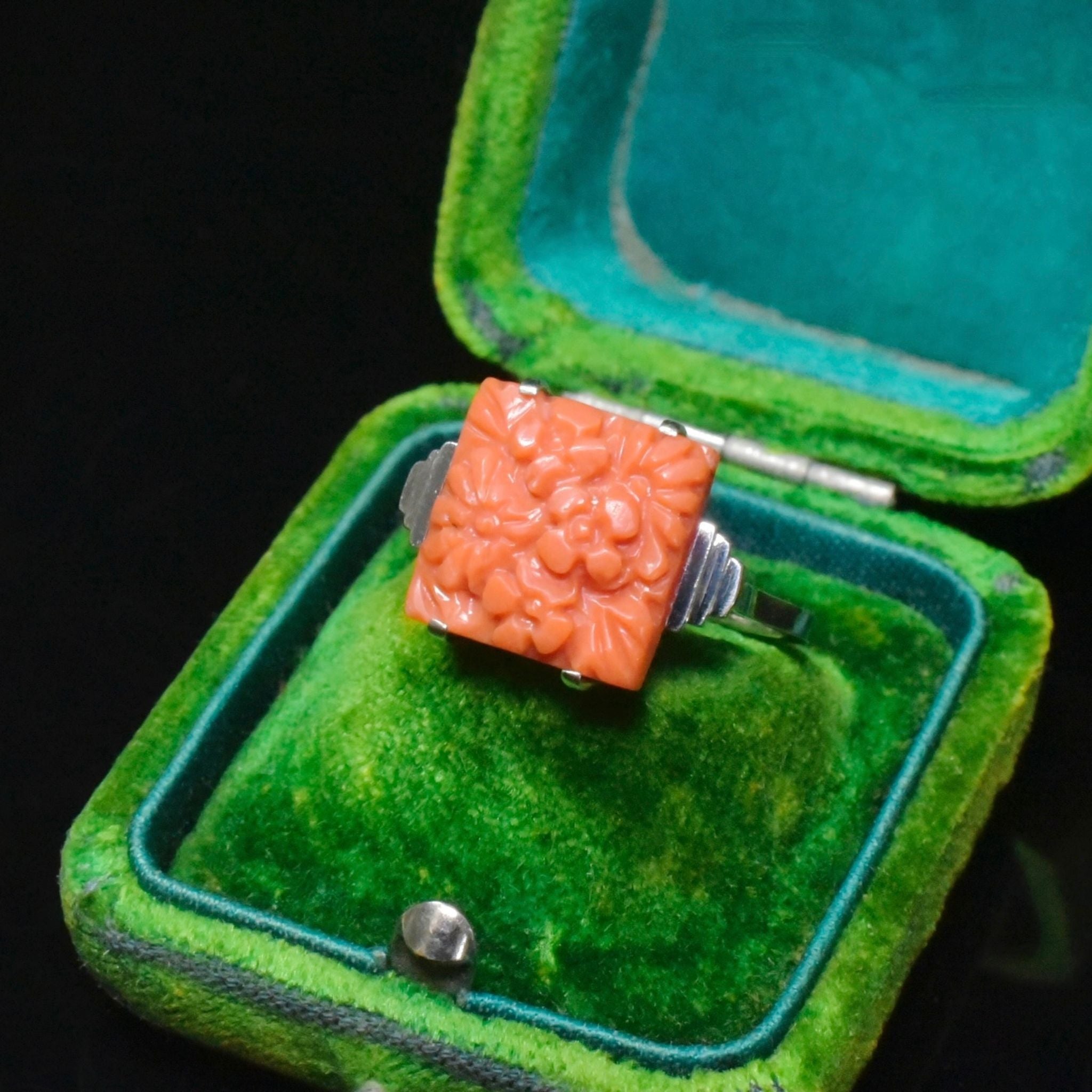 Antique Art Deco/Retro Era 9ct White Gold Carved Coral Ring Circa 1930s-40s