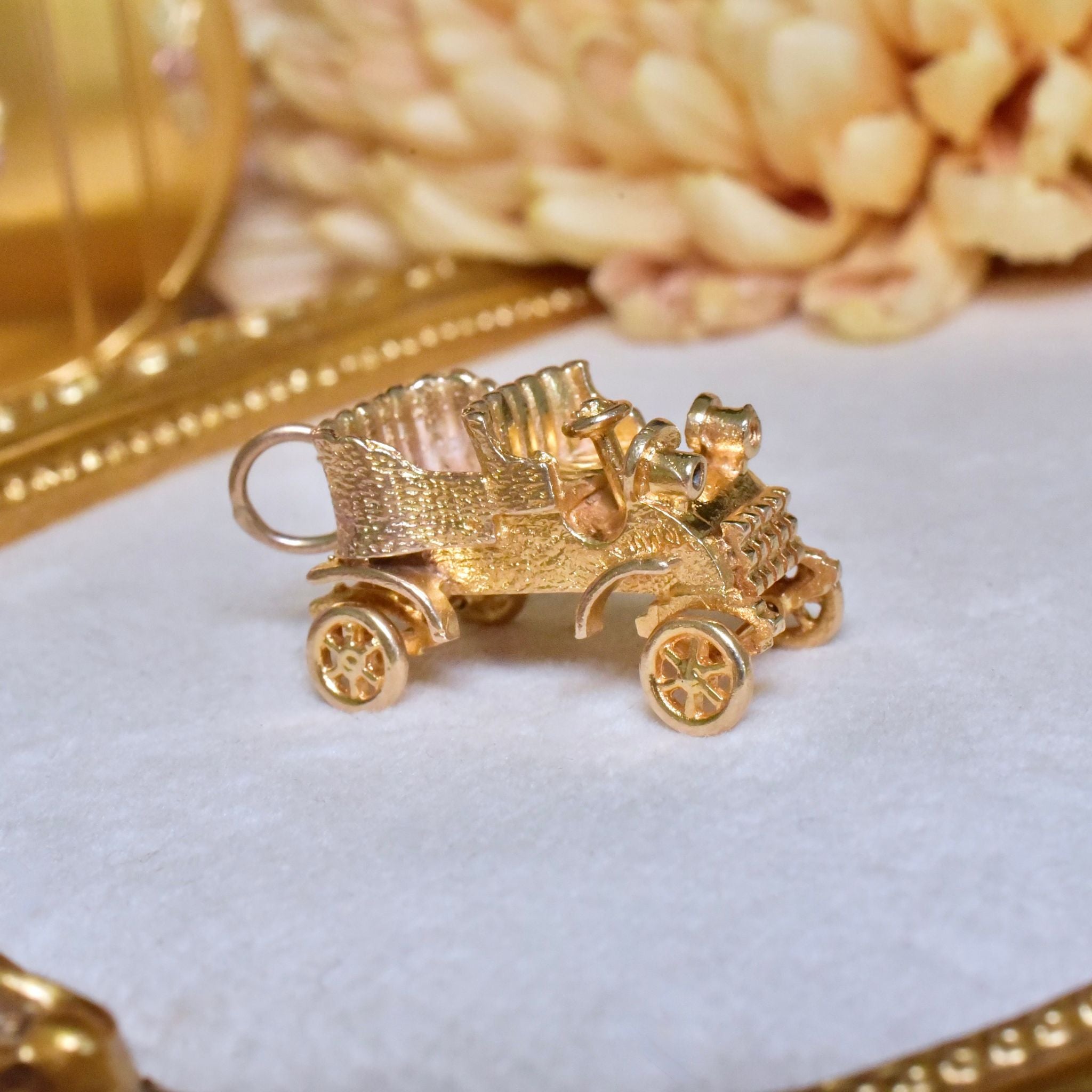 Vintage 9ct Yellow Gold Heavy Astin Martin? Vintage Car Charm - London 1962 - 7.1 Grams