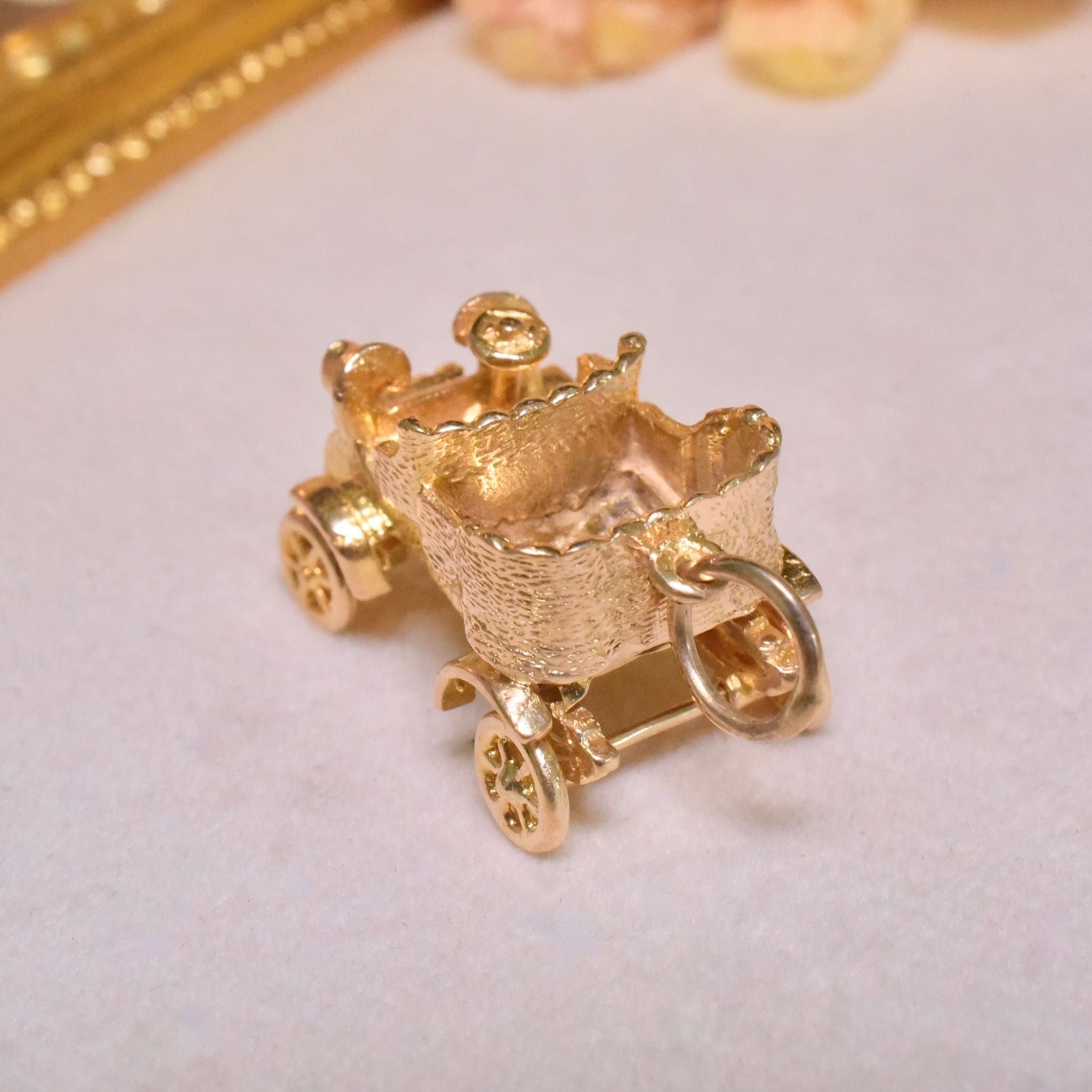Vintage 9ct Yellow Gold Heavy Astin Martin? Vintage Car Charm - London 1962 - 7.1 Grams