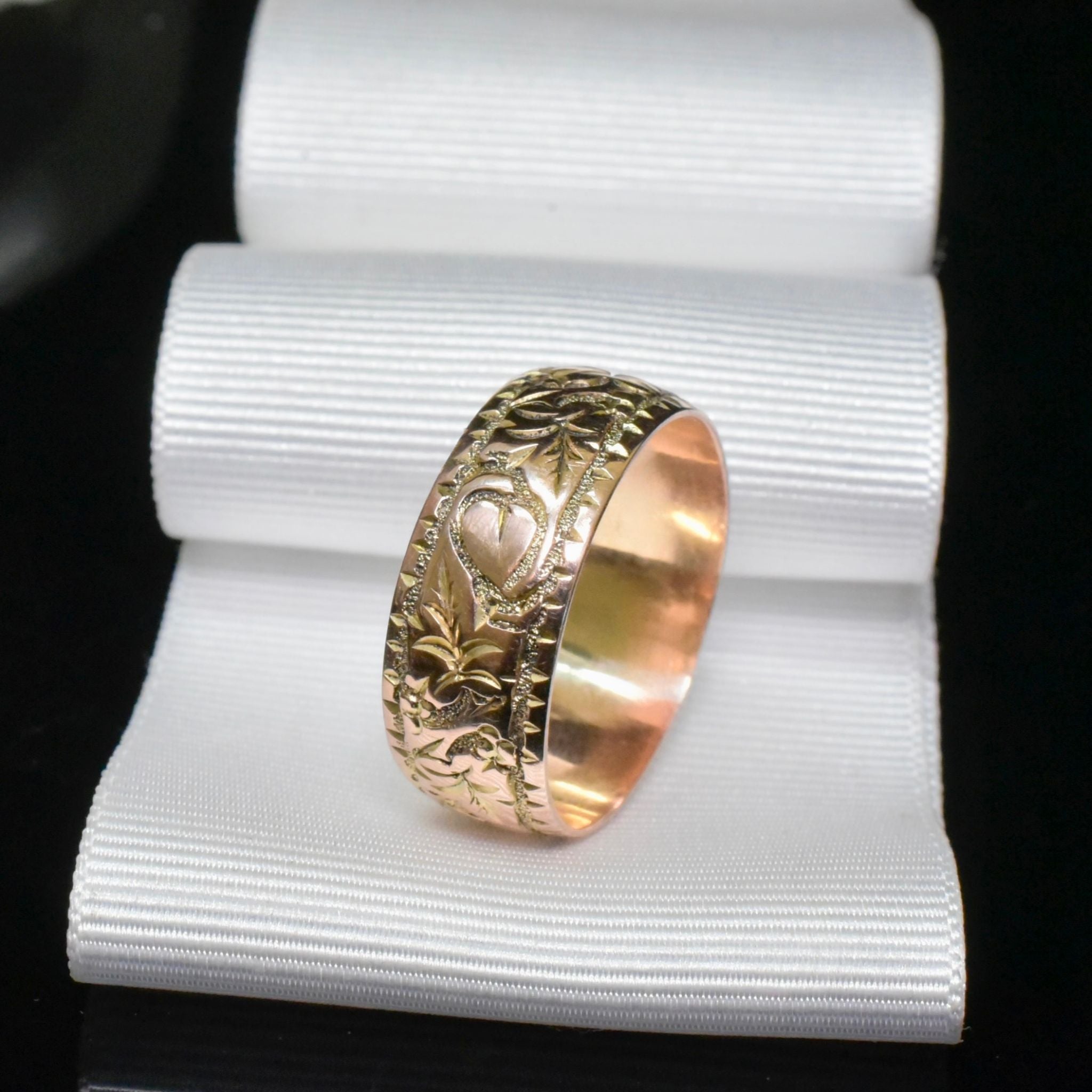Antique 9ct Rose Gold ‘Heart & Ivy’ Wide Pattern Ring - Kinsey Brothers & Patrick, Birmingham 1917