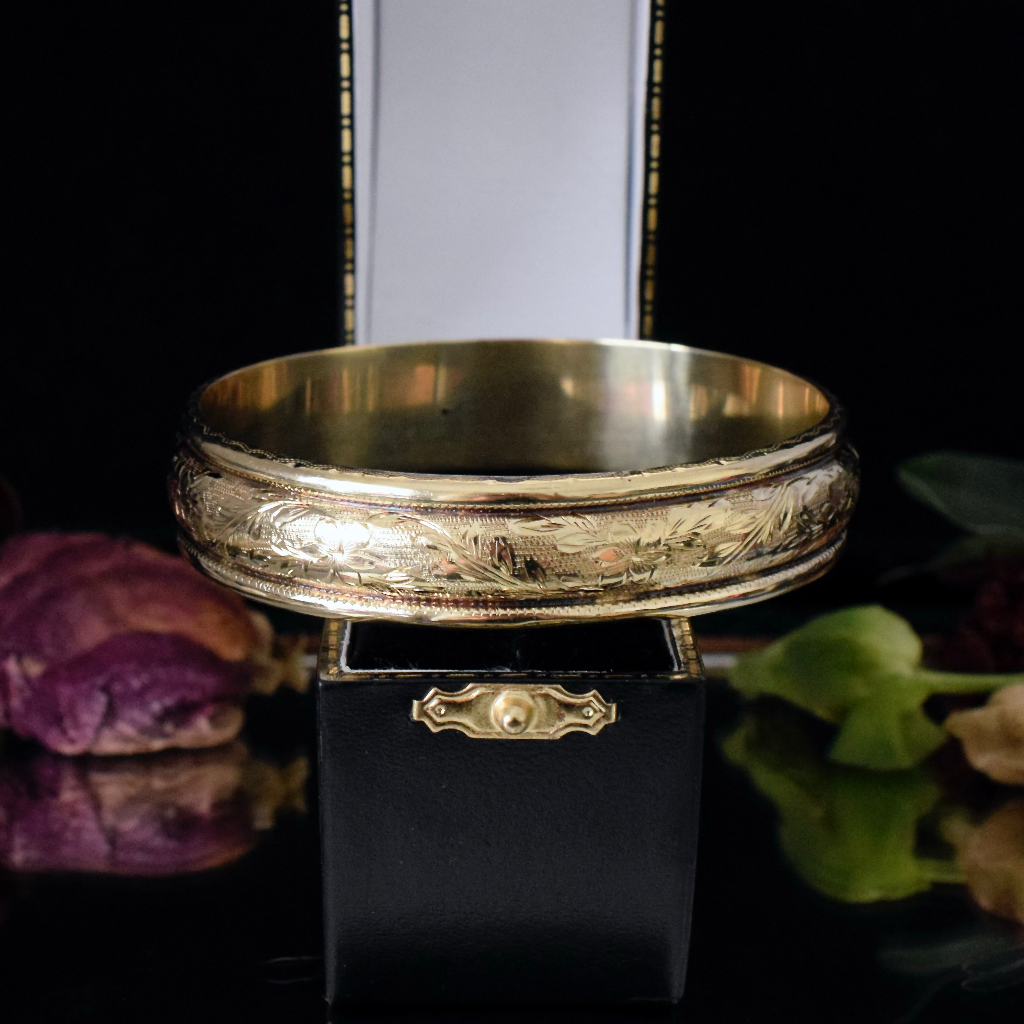 Stunning Vintage 14ct Yellow Gold Engraved Bangle