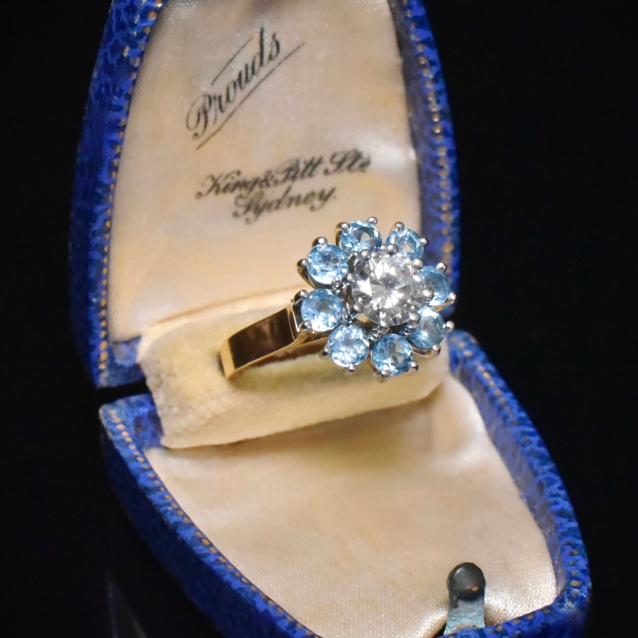 Superb 18ct Yellow Gold Diamond (0.85ct) And Aquamarine Ring