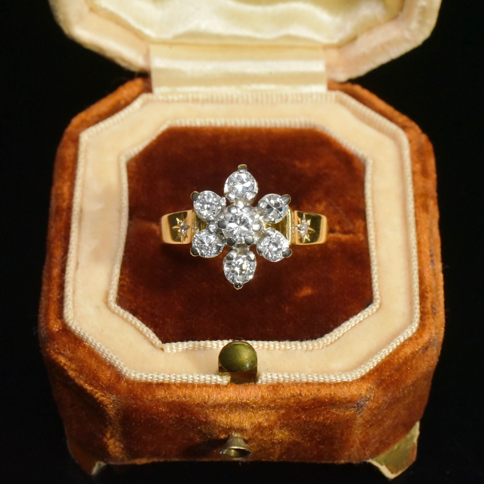 Vintage 18ct Yellow Gold Diamond ‘Daisy’ Cluster Ring 0.83ct