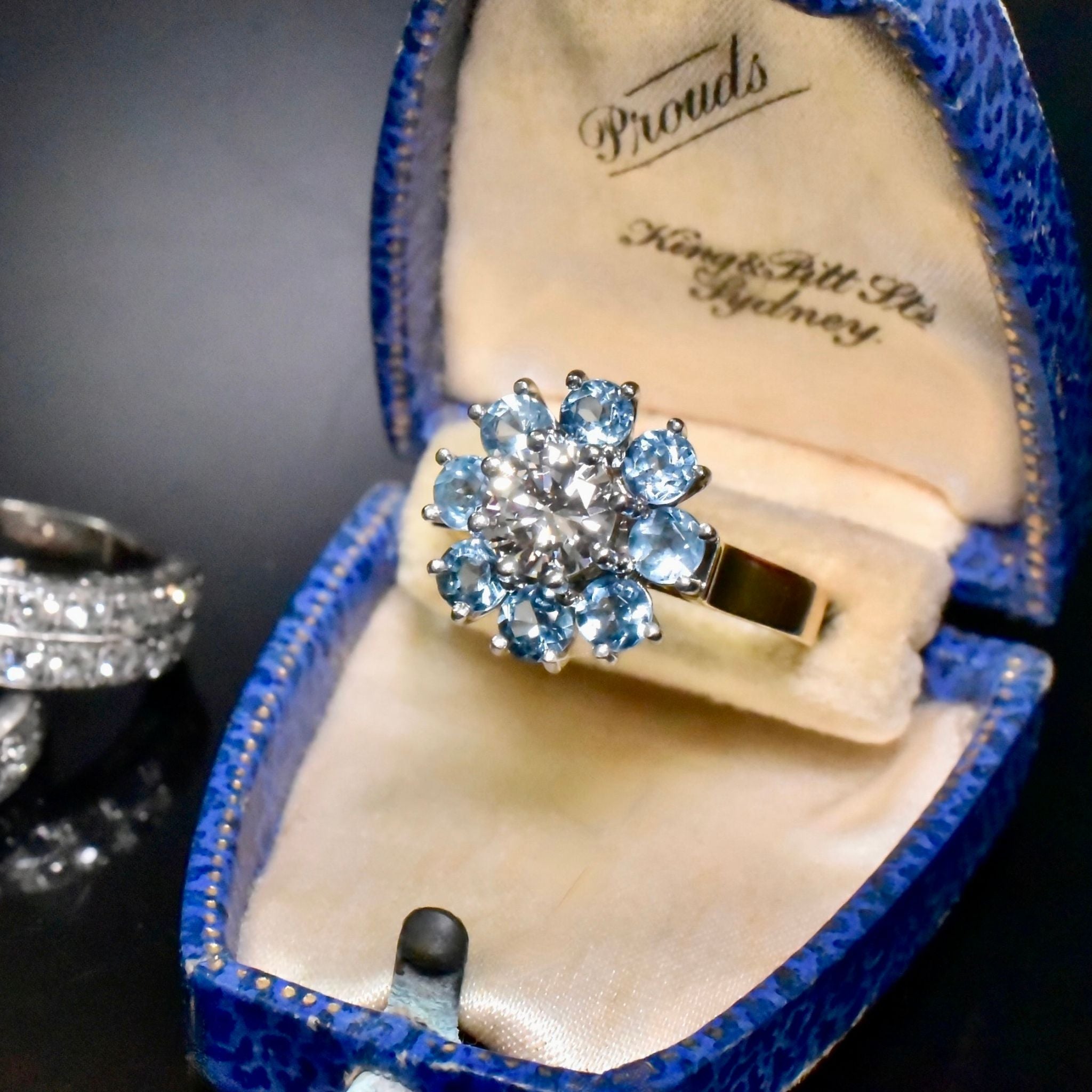 Superb 18ct Yellow Gold Diamond (0.85ct) And Aquamarine Ring