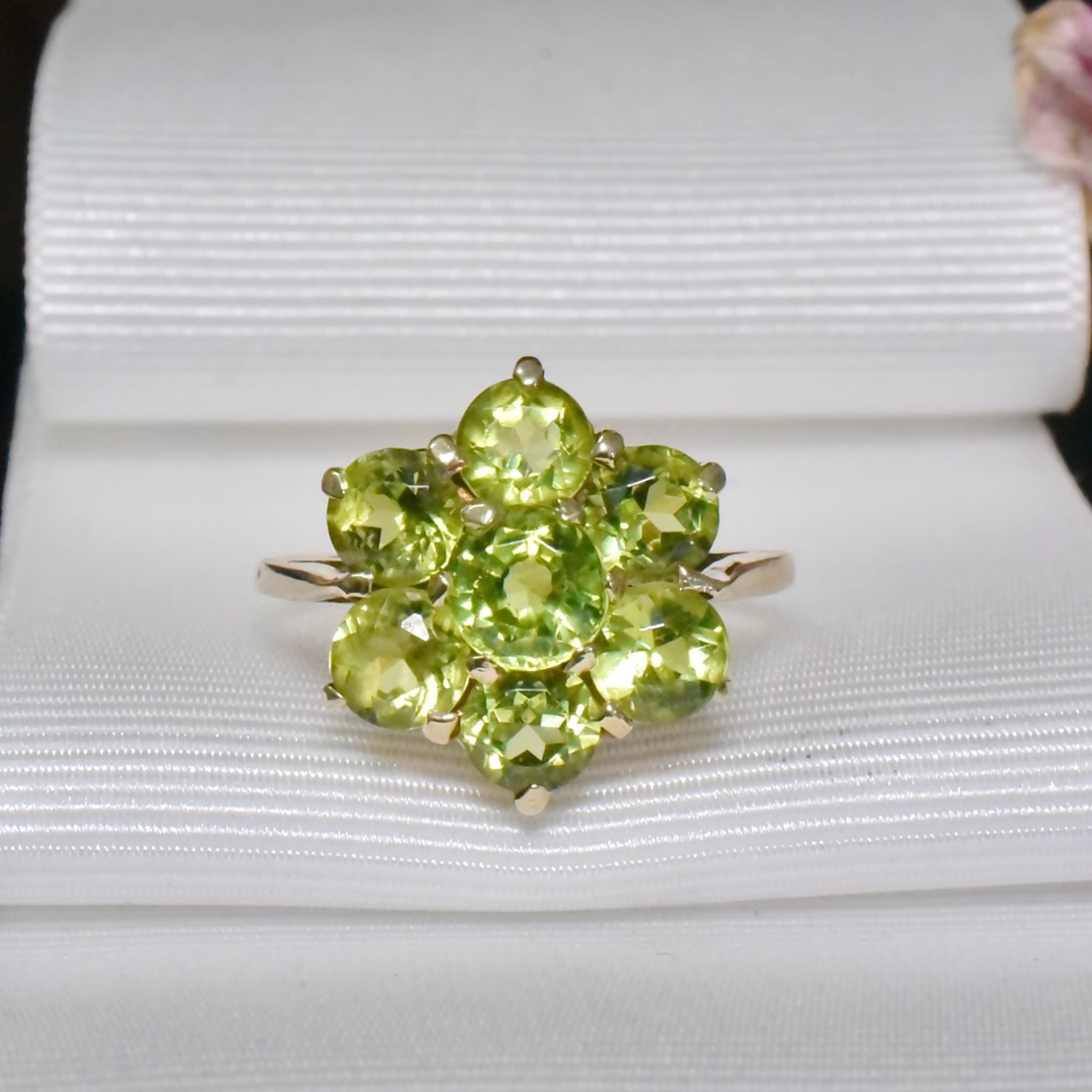 Stunning Vintage Antique Style Peridot ‘Daisy Cluster’ Ring