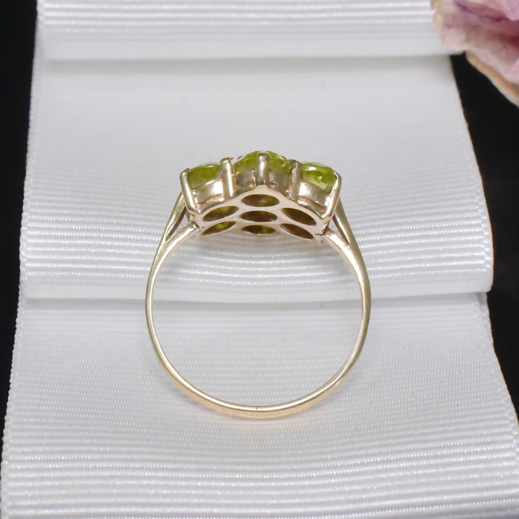 Stunning Vintage Antique Style Peridot ‘Daisy Cluster’ Ring