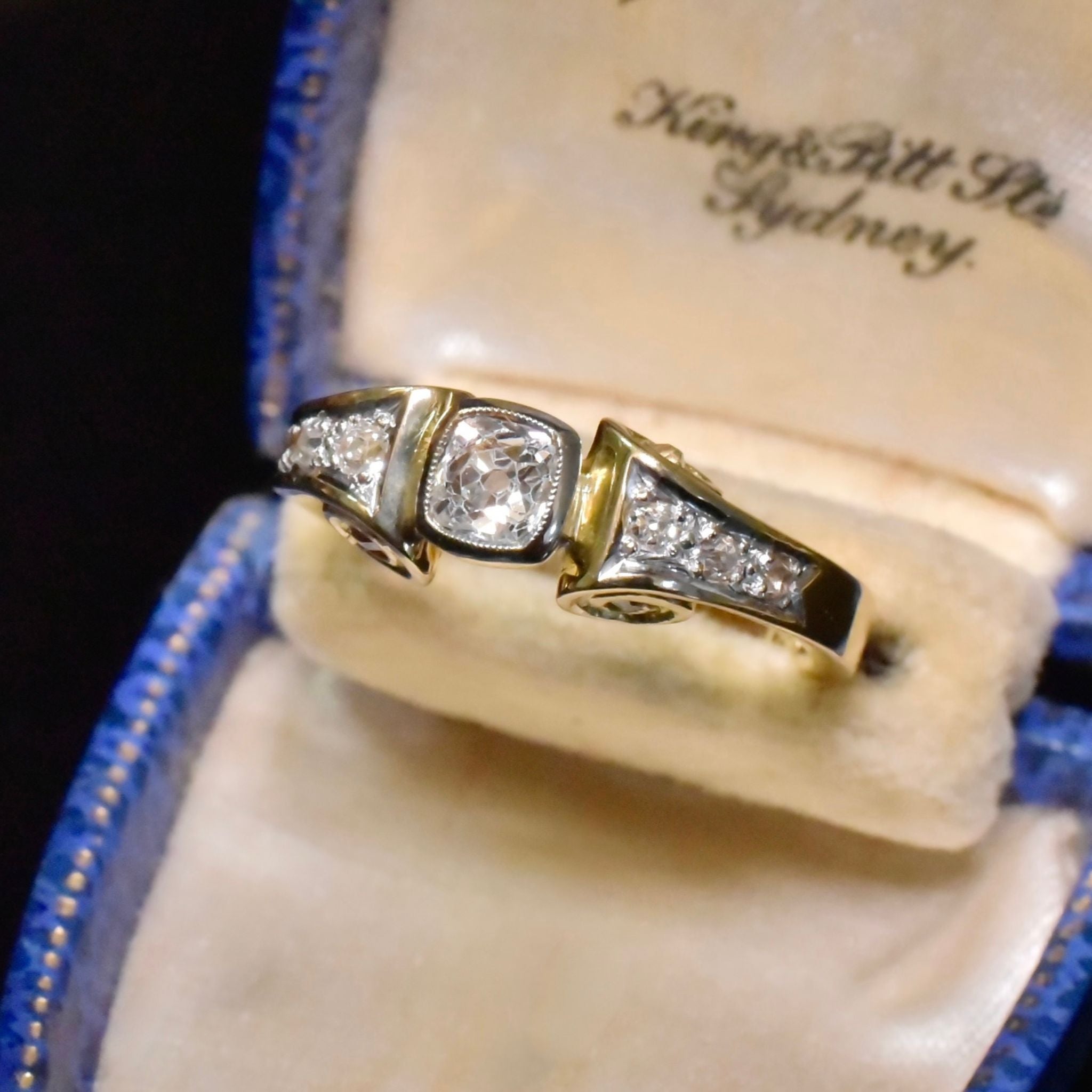 Exquisite Late Art Deco - Retro Era 18ct Yellow Gold Diamond ‘Scroll’ Ring