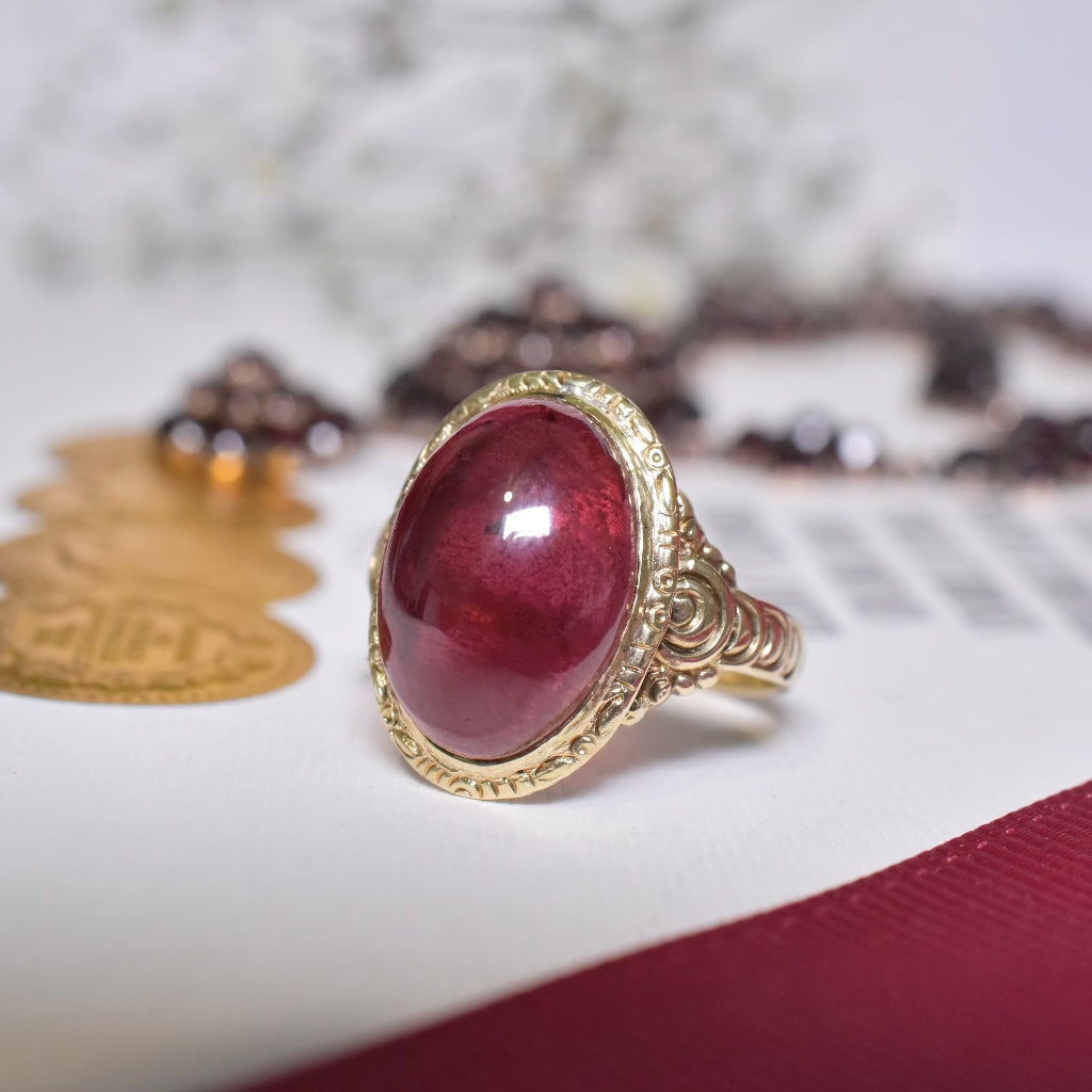 Antique Victorian 15ct Yellow Gold Cabochon/Carbuncle Garnet Ring