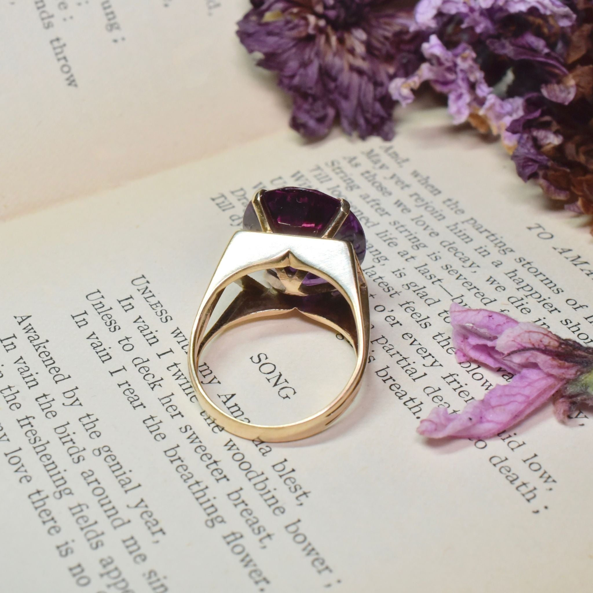 Fabulous Vintage 9ct Yellow Gold Synthetic Colour-Change Sapphire Ring - 19ct