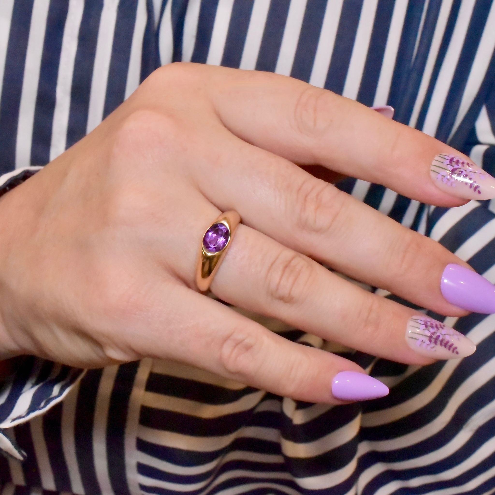 Charming Vintage 9ct Yellow Gold Amethyst Ring
