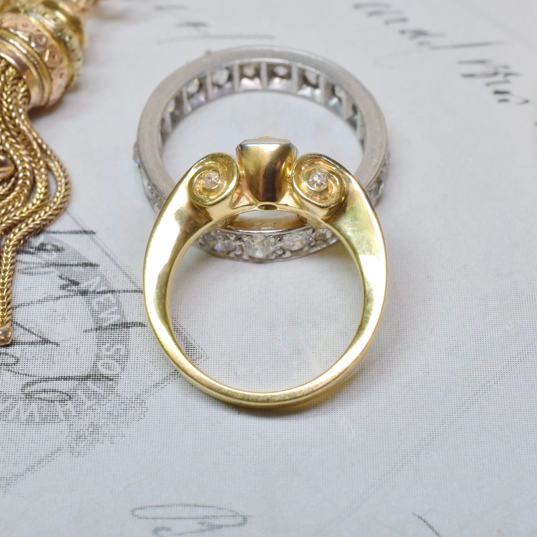 Exquisite Late Art Deco - Retro Era 18ct Yellow Gold Diamond ‘Scroll’ Ring