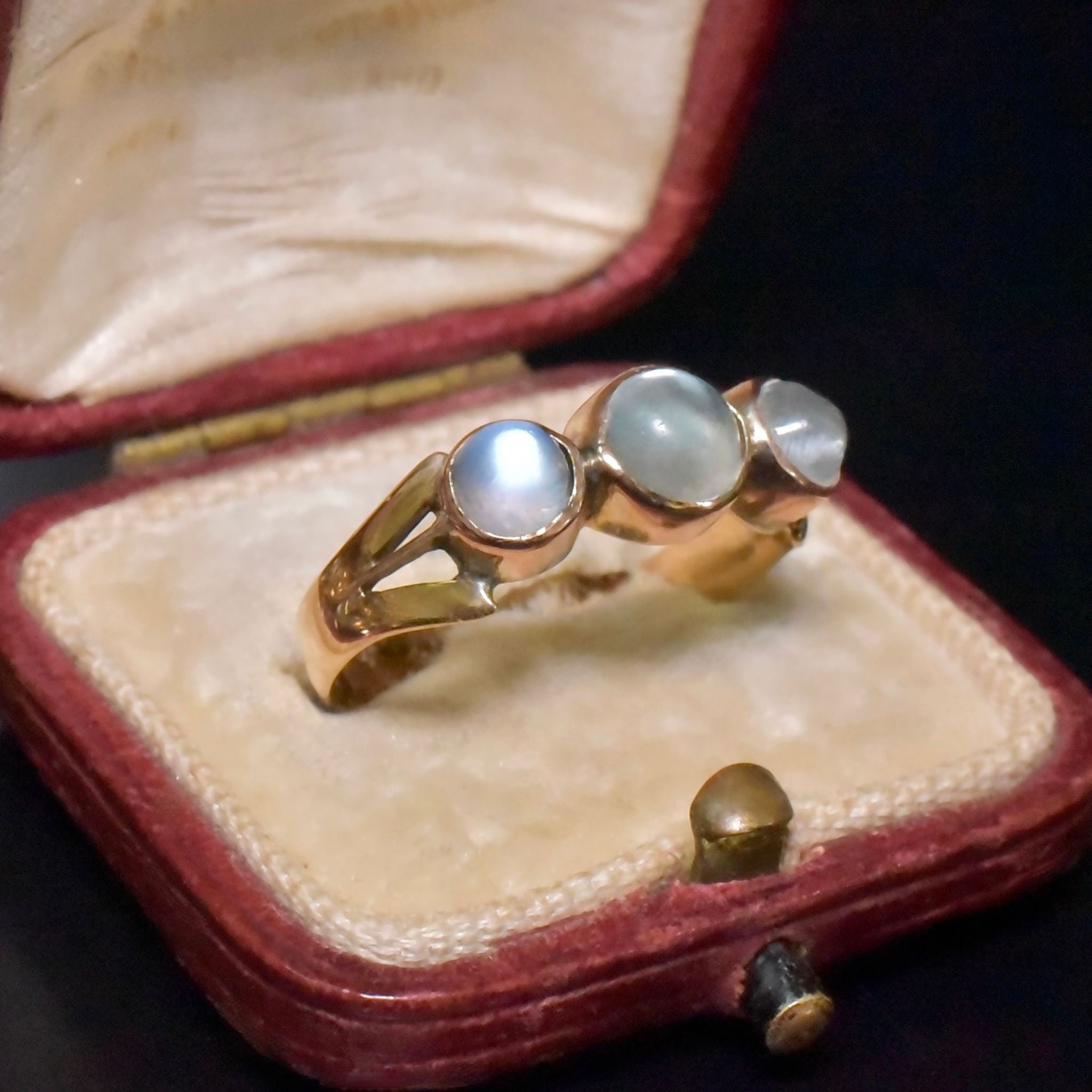 Antique Edwardian 15ct Yellow Gold Moonstone Ring Circa 1905