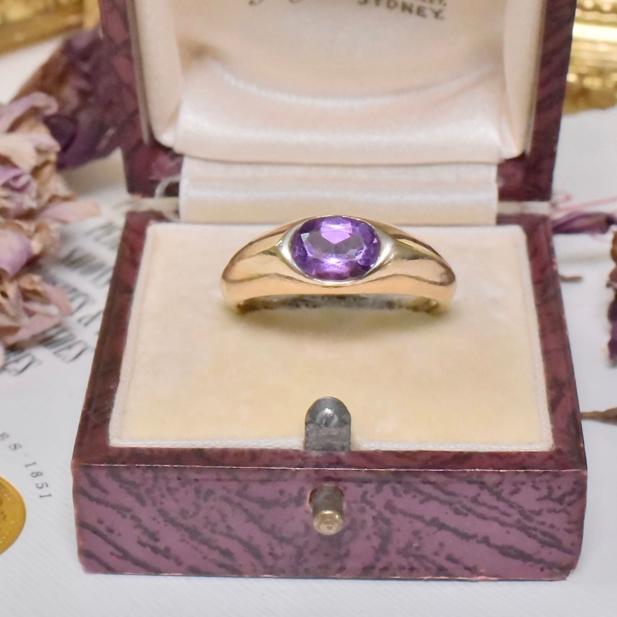 Charming Vintage 9ct Yellow Gold Amethyst Ring