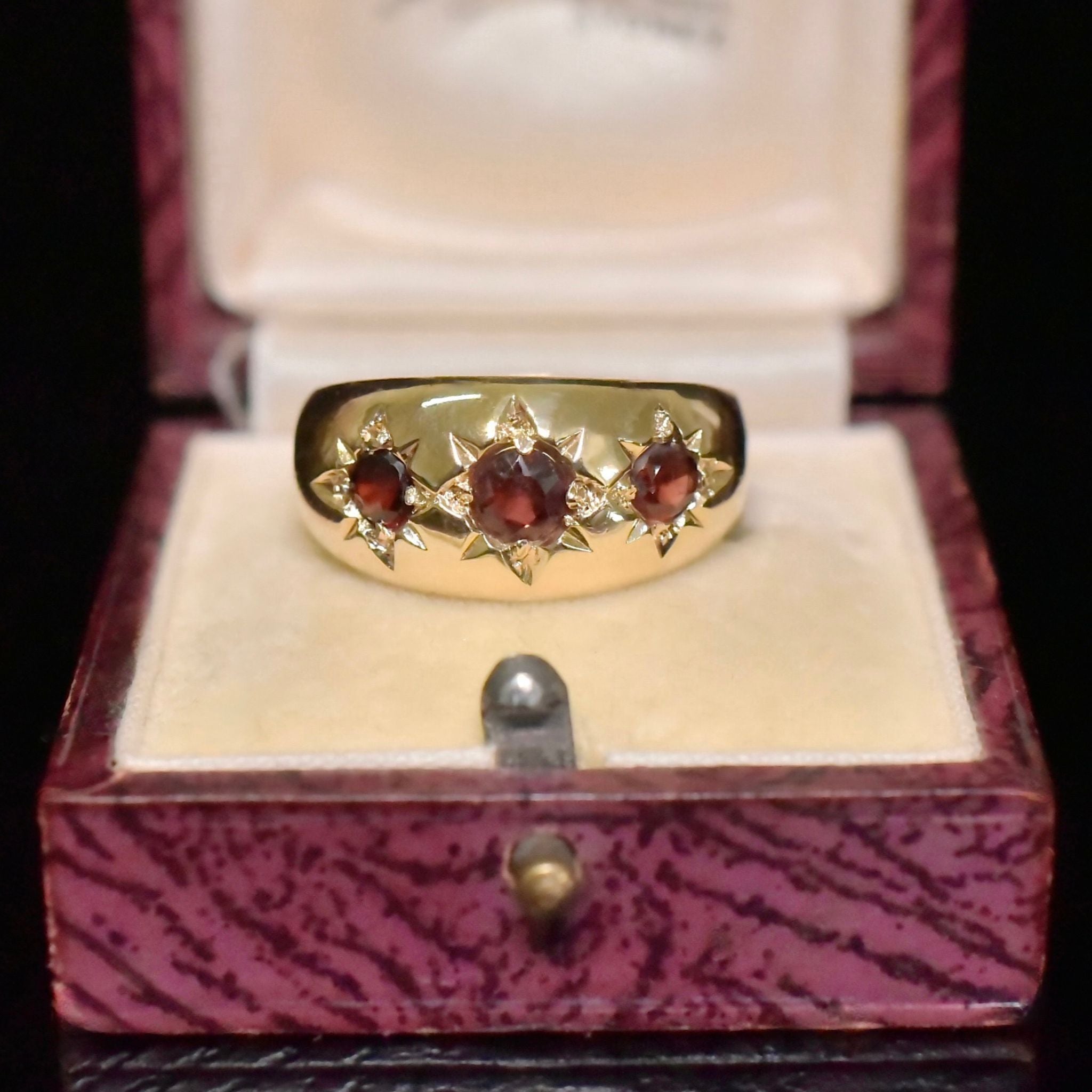 Vintage 9ct Yellow Gold And Garnet Ring - London 1988
