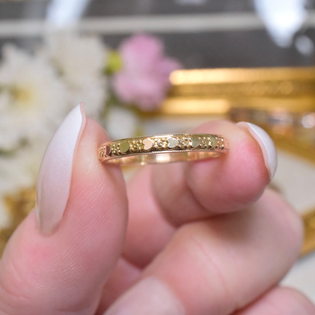 Vintage Australian 10ct Yellow Gold ‘Lustre’ Heart And Cherry Blossoms Eternity/Wedding Band Circa 1940-50’s