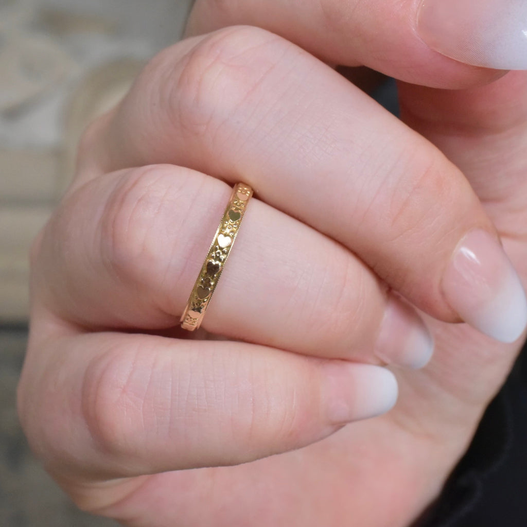 Vintage Australian 10ct Yellow Gold ‘Lustre’ Heart And Cherry Blossoms Eternity/Wedding Band Circa 1940-50’s