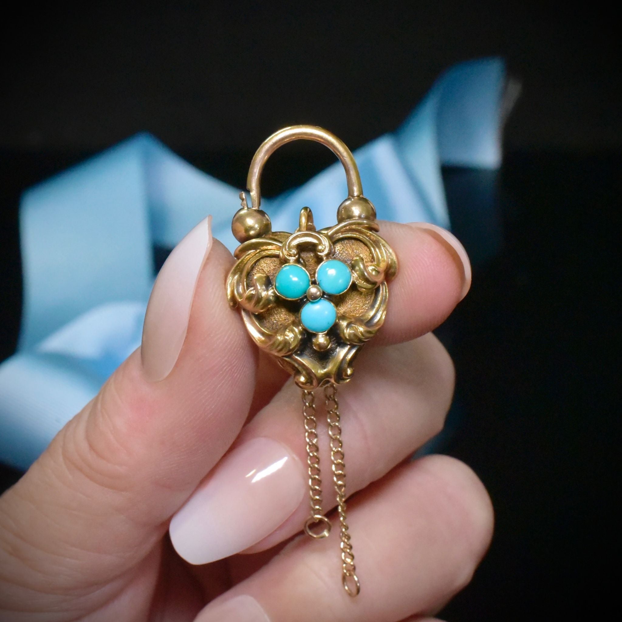 Stunning Victorian 15ct Yellow Gold And Turquoise Heart Padlock Locket Circa 1840-1850