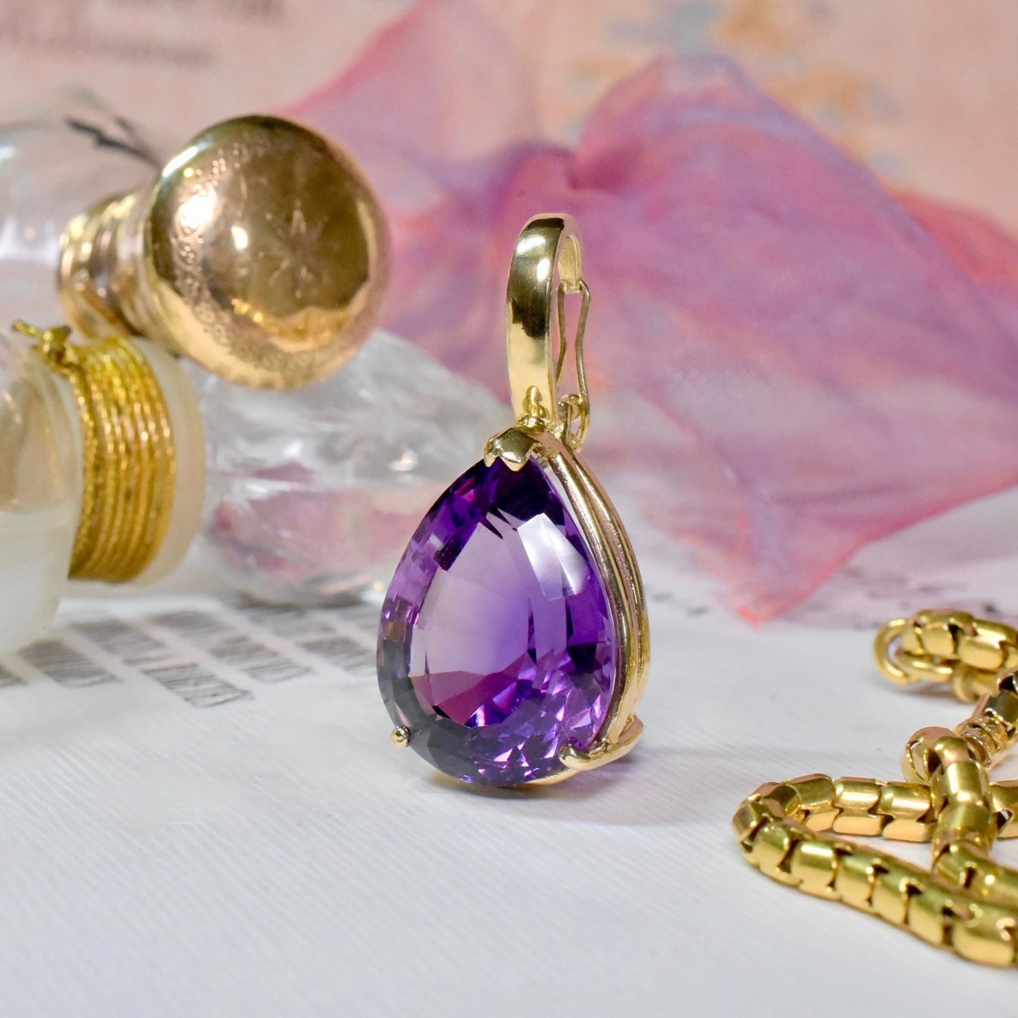 Contemporary 14ct Yellow Gold Pear-Cut Amethyst Hinged Enhancer