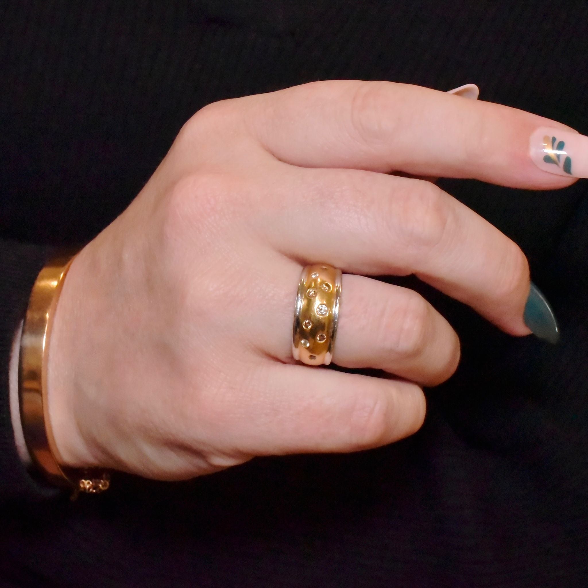 Stunning 18ct Two Tone Gold Champagne And White Diamond Ring - 7.98 Grams