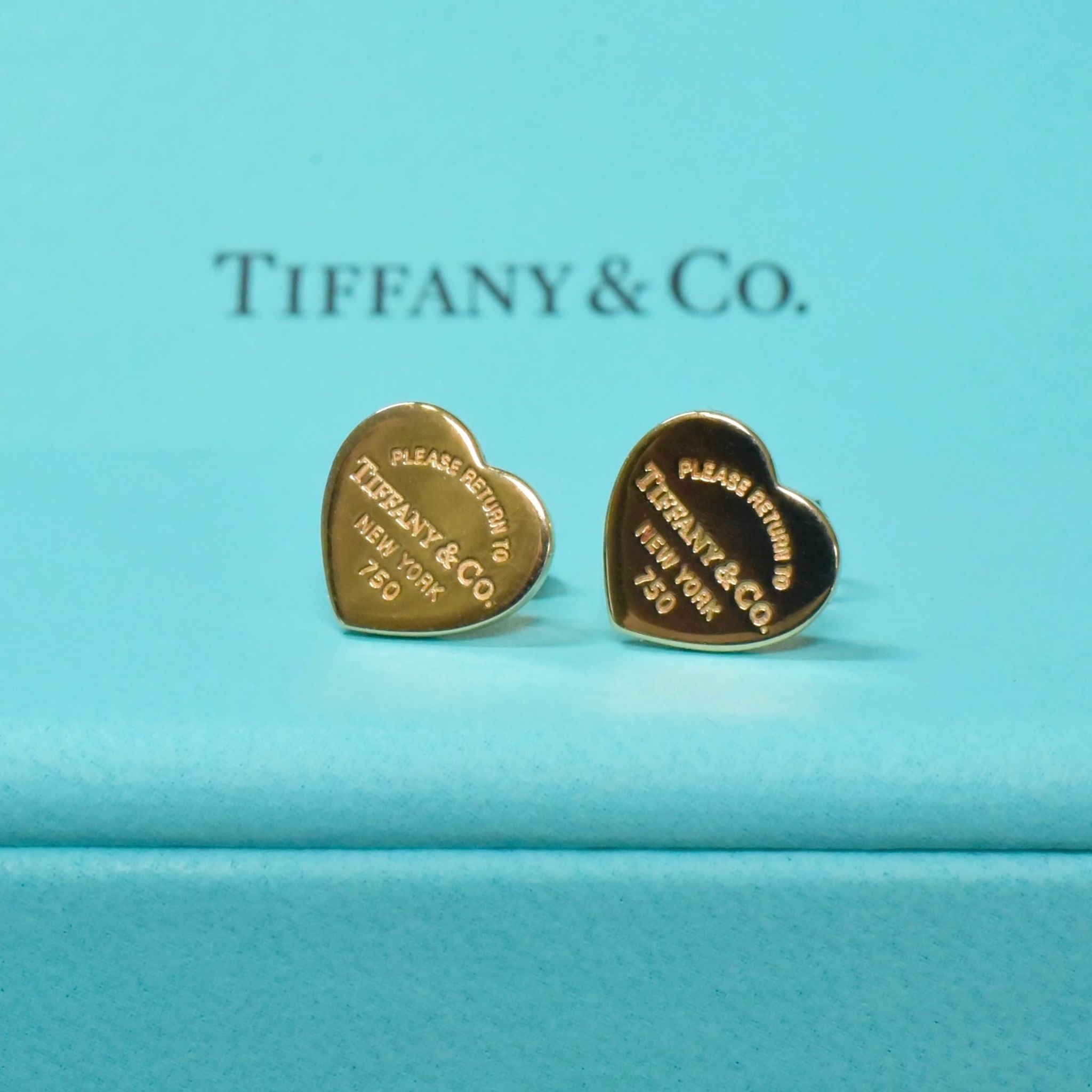 Stunning Authentic ‘Tiffany & Co.’ Return To Tiffany 18ct Gold Heart Tag Earrings RRP $1900 AUD