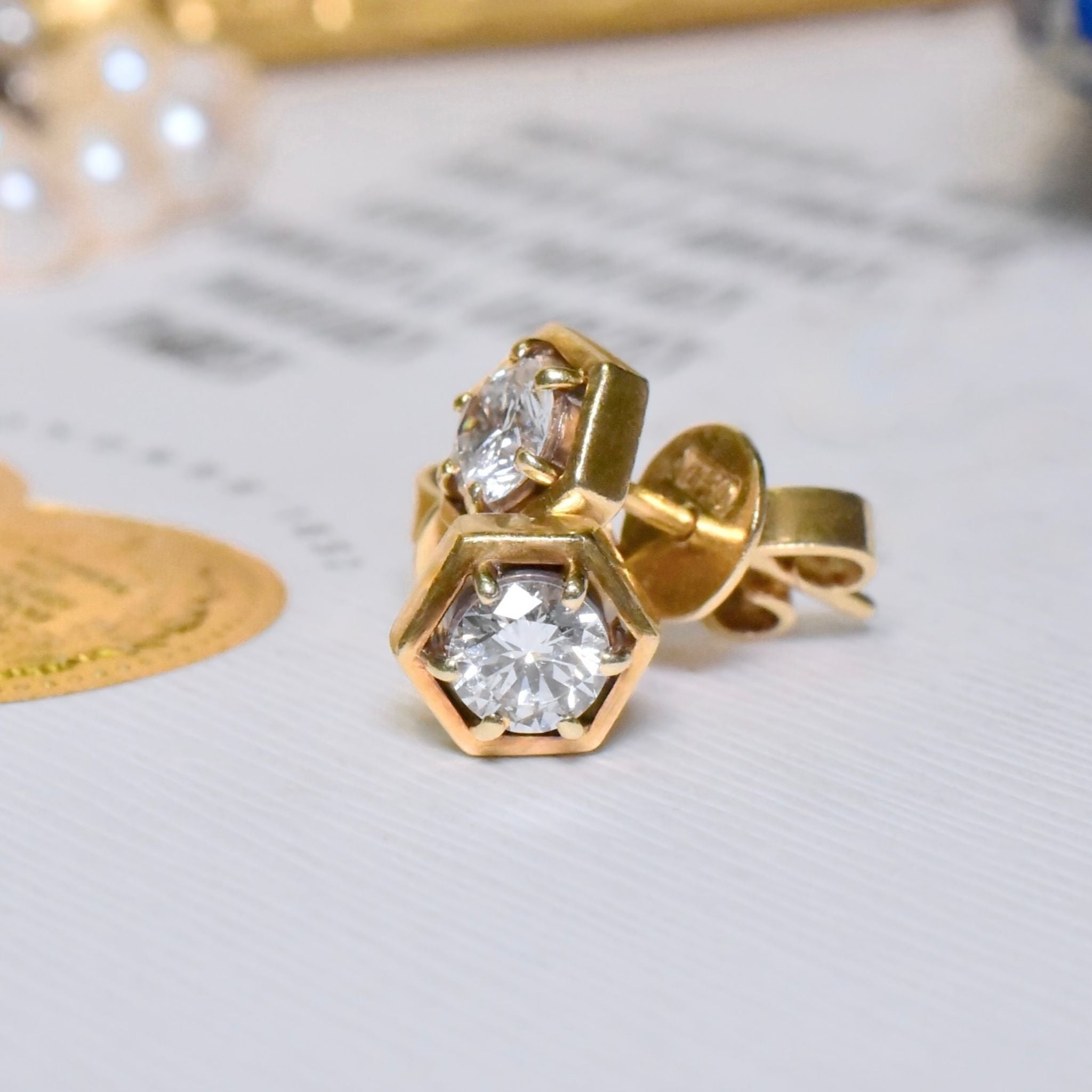 Charming 18ct Yellow Gold Diamond Stud Earrings - 0.57ct