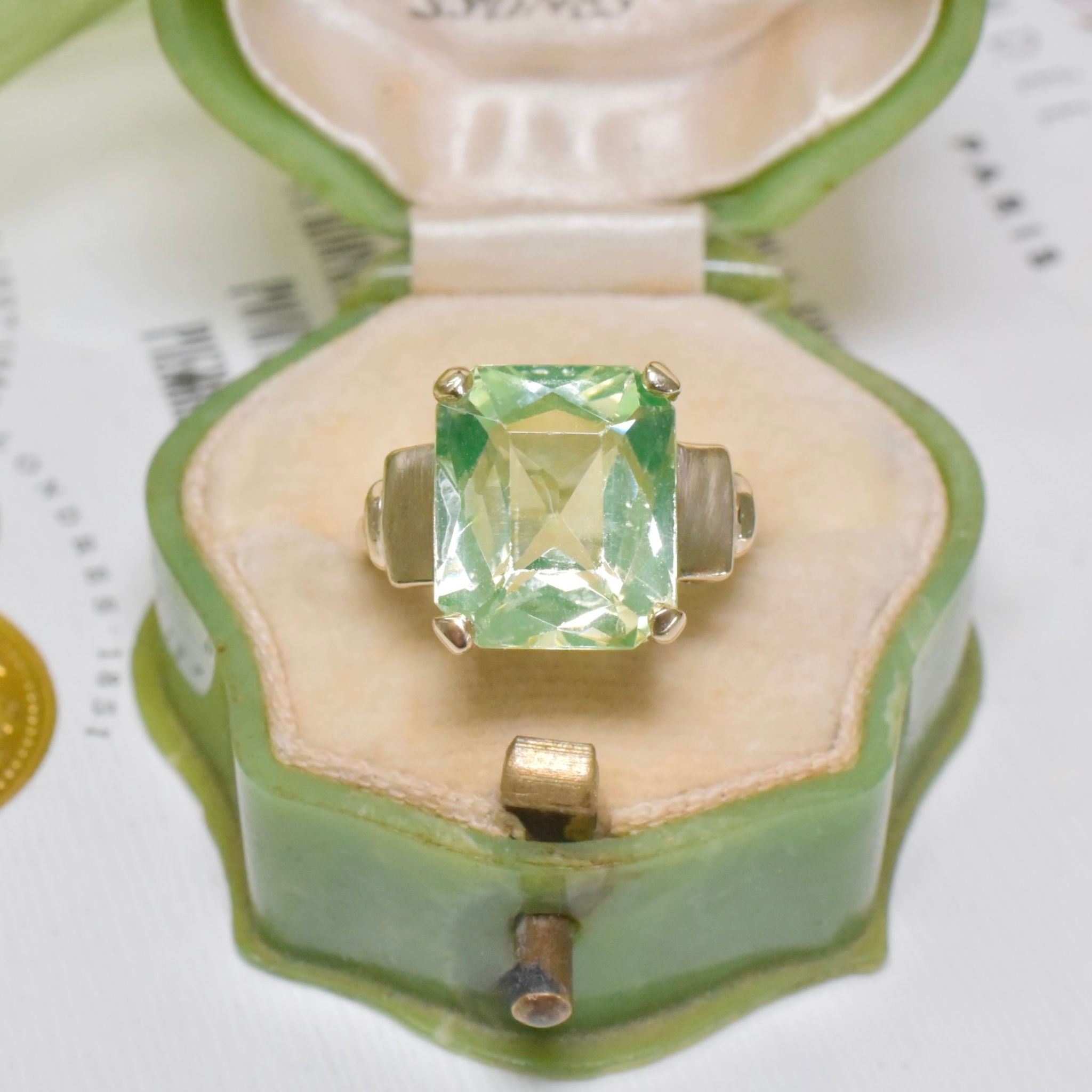 Vintage 10ct Yellow Gold Synthetic ‘Fluorescent’ Spinel Ring