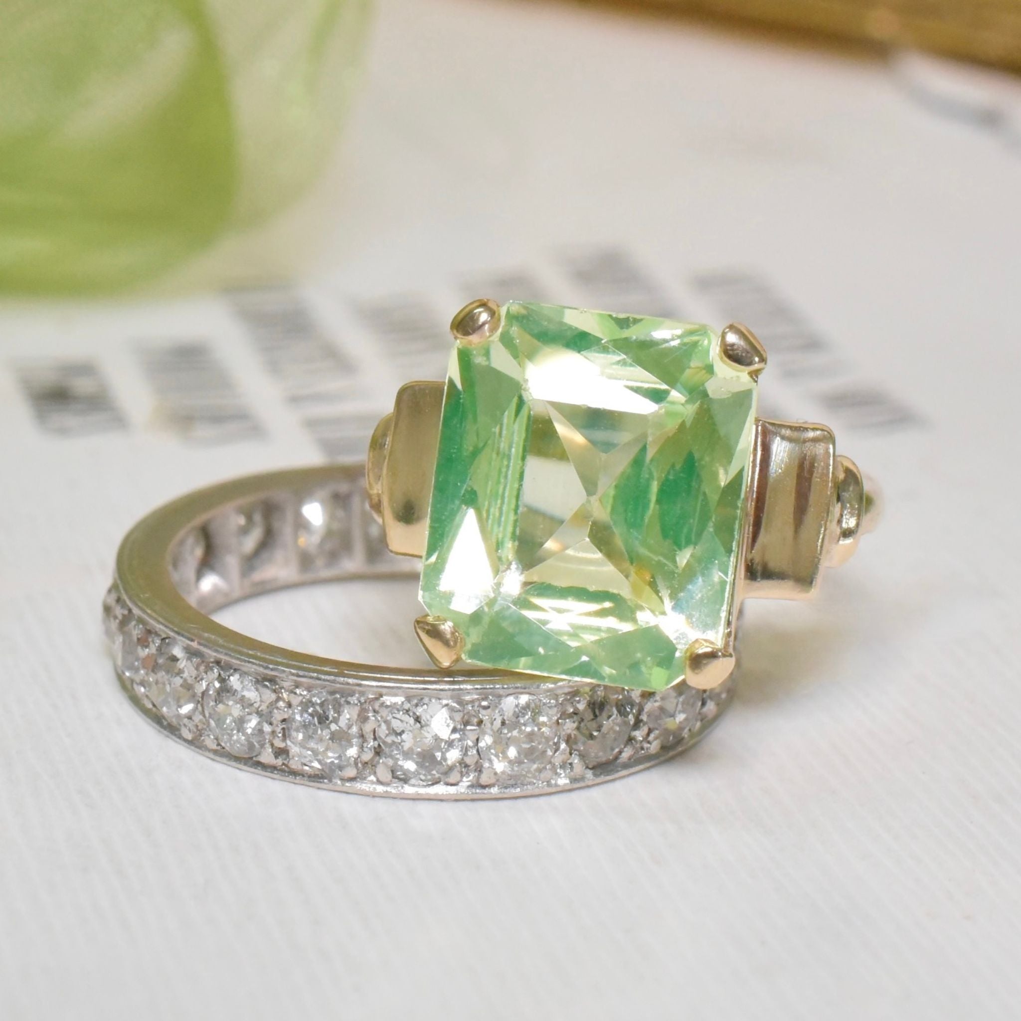 Vintage 10ct Yellow Gold Synthetic ‘Fluorescent’ Spinel Ring
