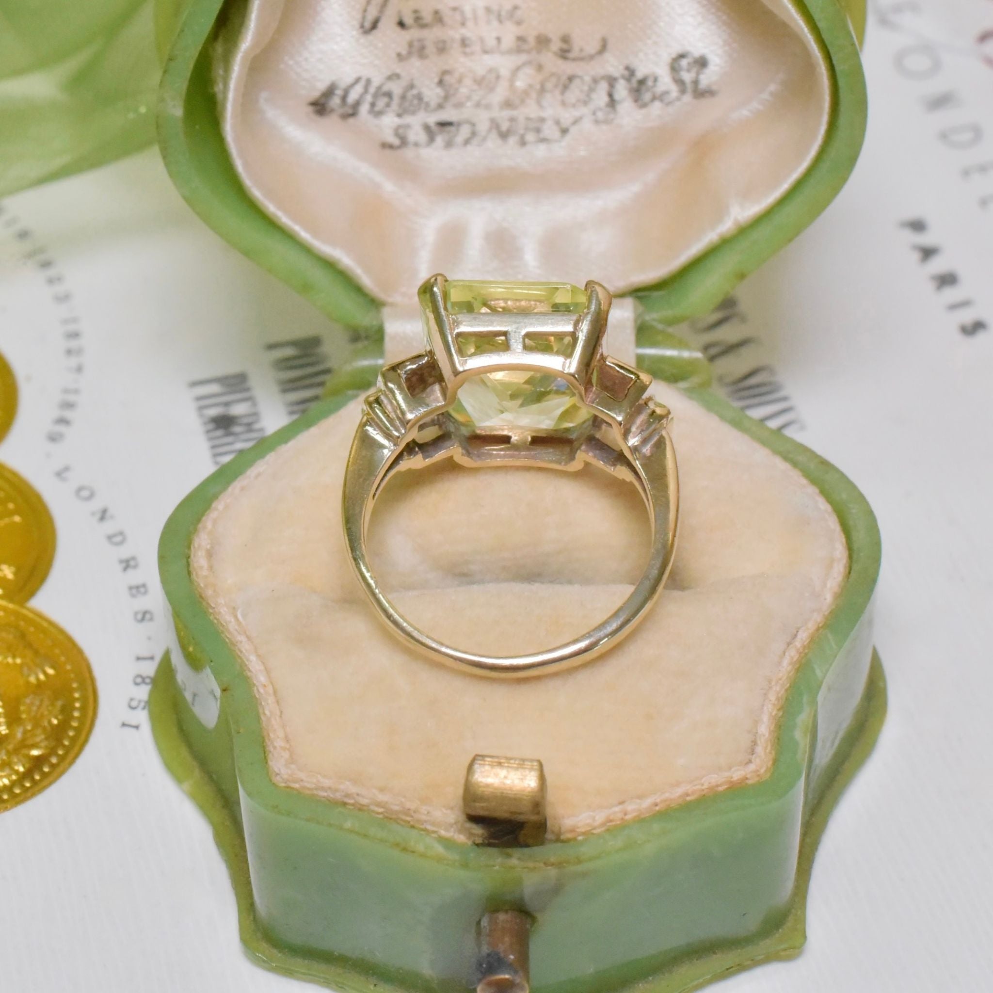 Vintage 10ct Yellow Gold Synthetic ‘Fluorescent’ Spinel Ring
