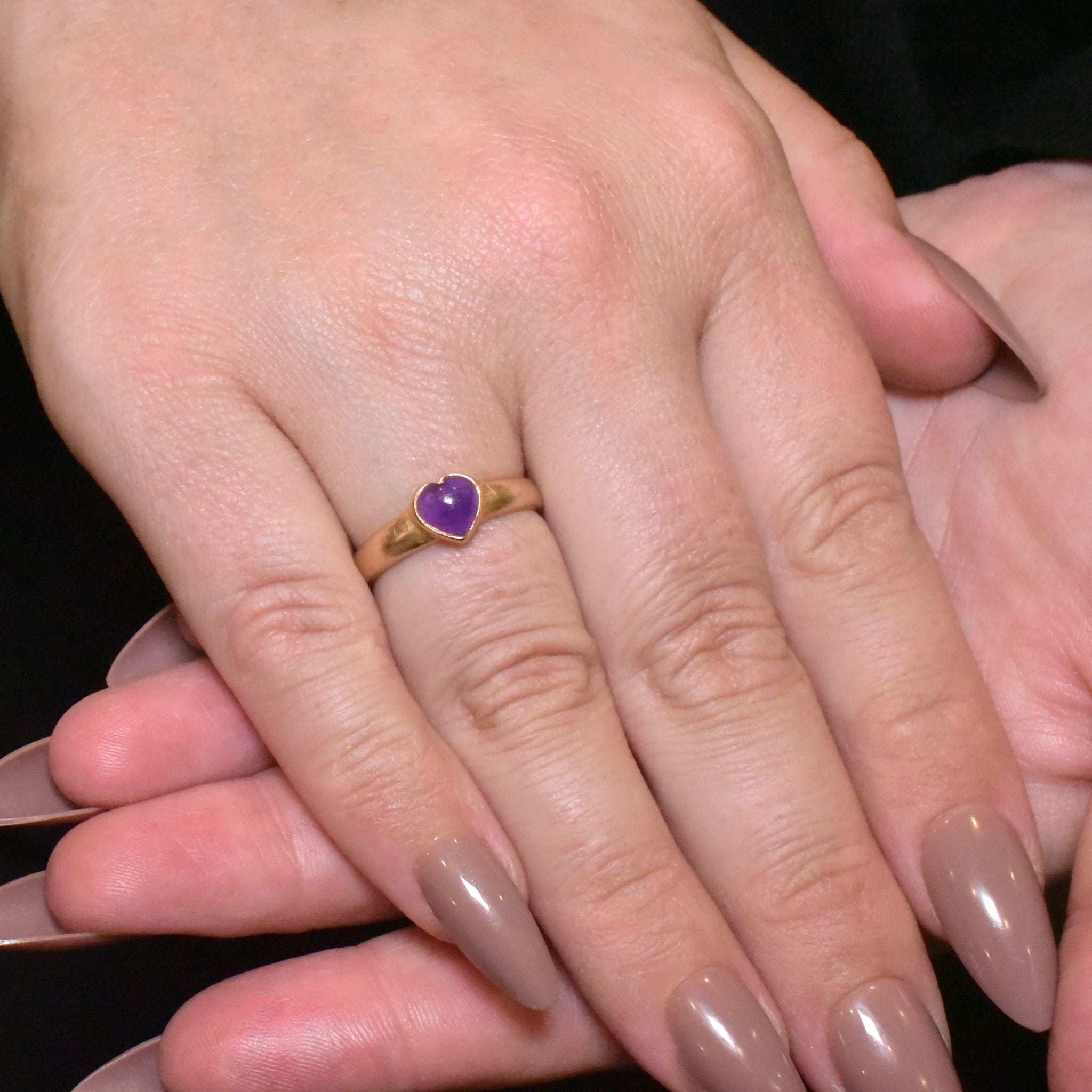 Charming 9ct Yellow Gold Heart-Cut Cabochon Amethyst Ring - London 1997