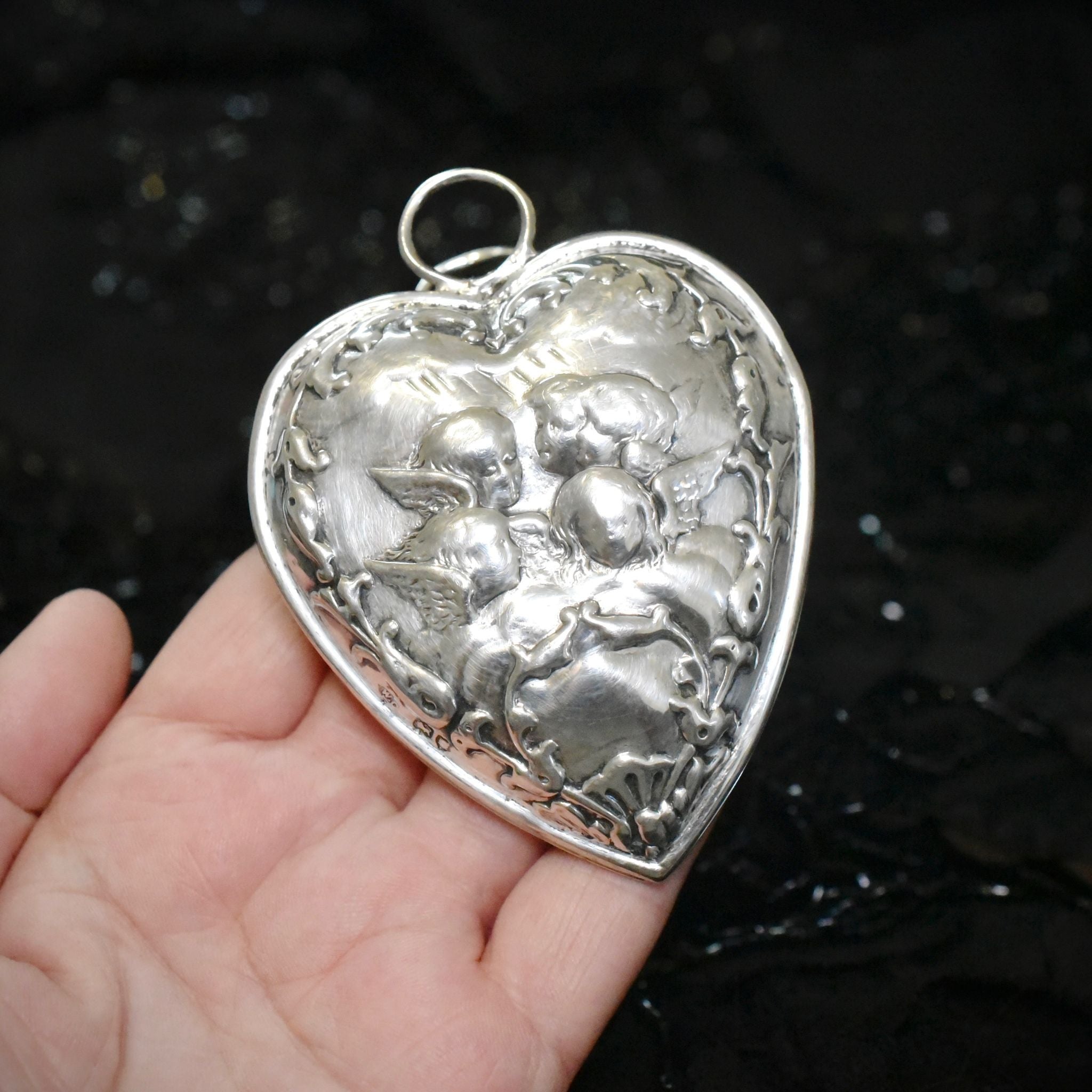 Beautiful Antique Victorian Sterling Silver ‘Cherub Heart’ Desk Paper Clip - London