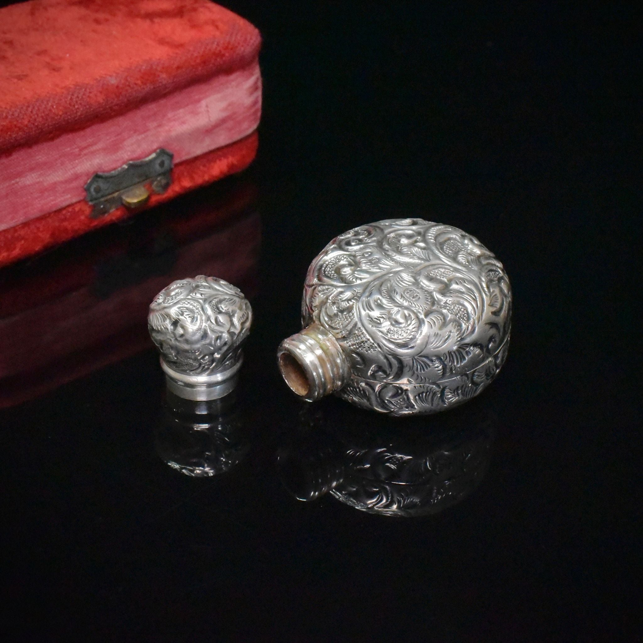 Gorgeous Antique Victorian Sterling Silver Perfume Bottle - London 1886