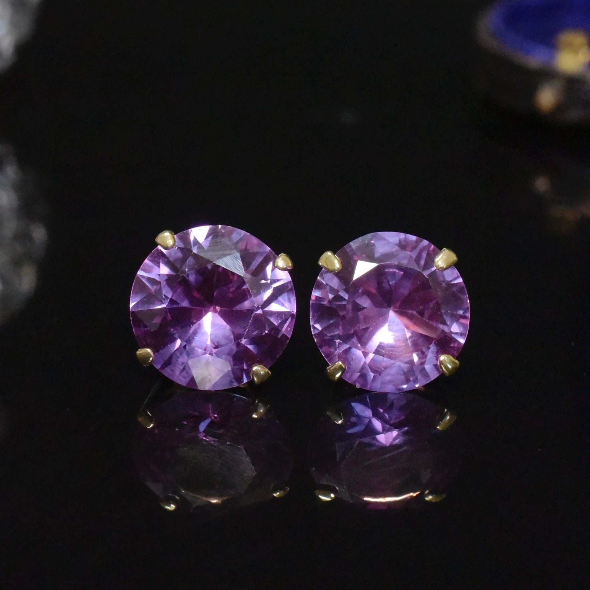 Stunning 9ct Yellow Gold Synthetic ‘Colour Change’ Sapphire Earrings