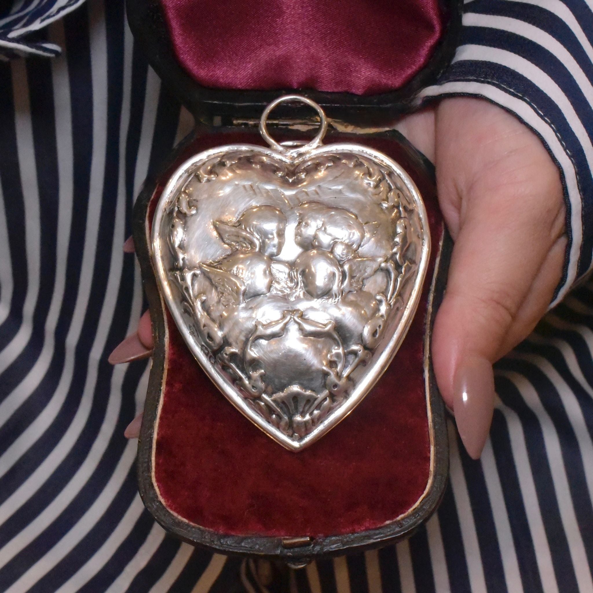 Beautiful Antique Victorian Sterling Silver ‘Cherub Heart’ Desk Paper Clip - London