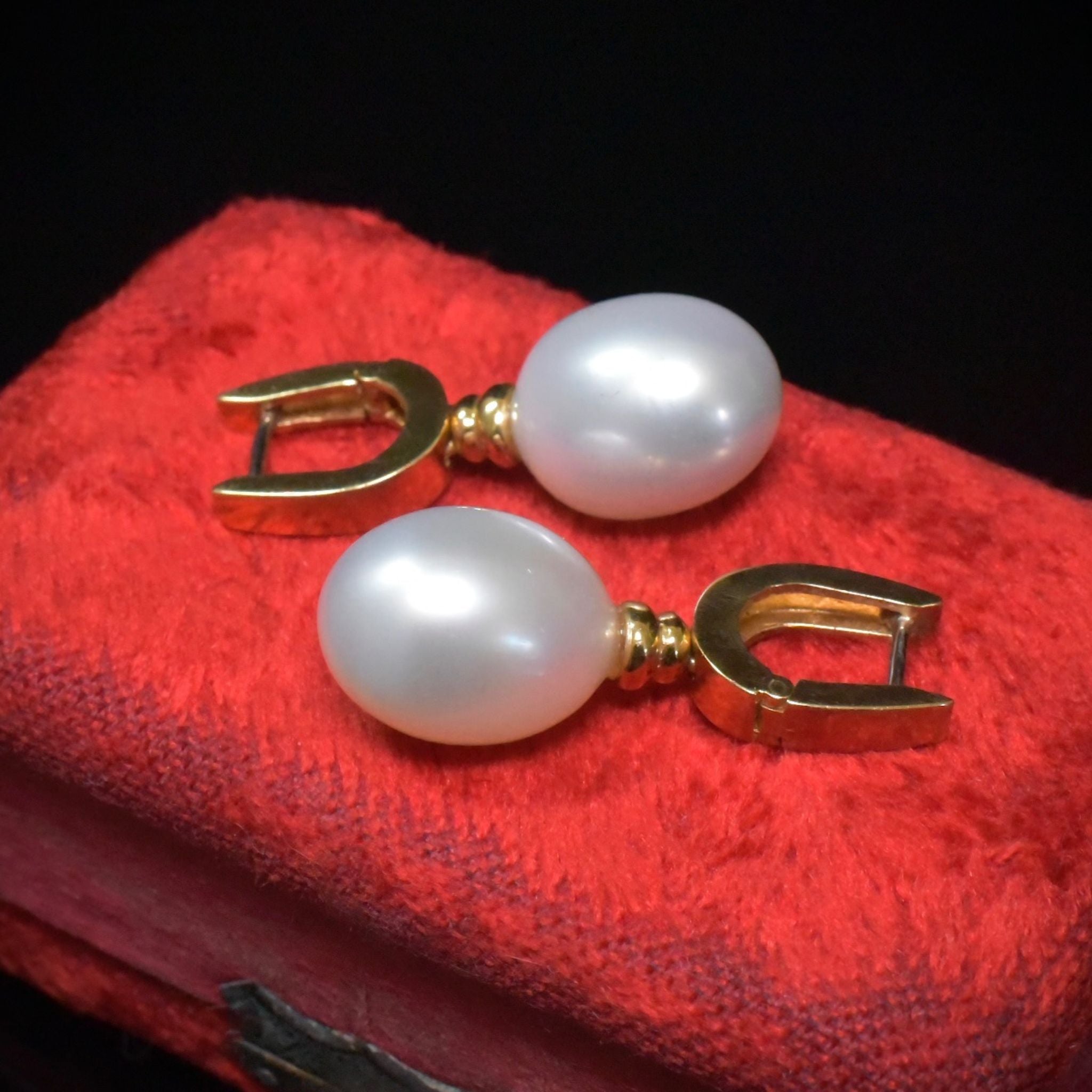 Superb 18ct Yellow Gold South Sea Pearl Earrings