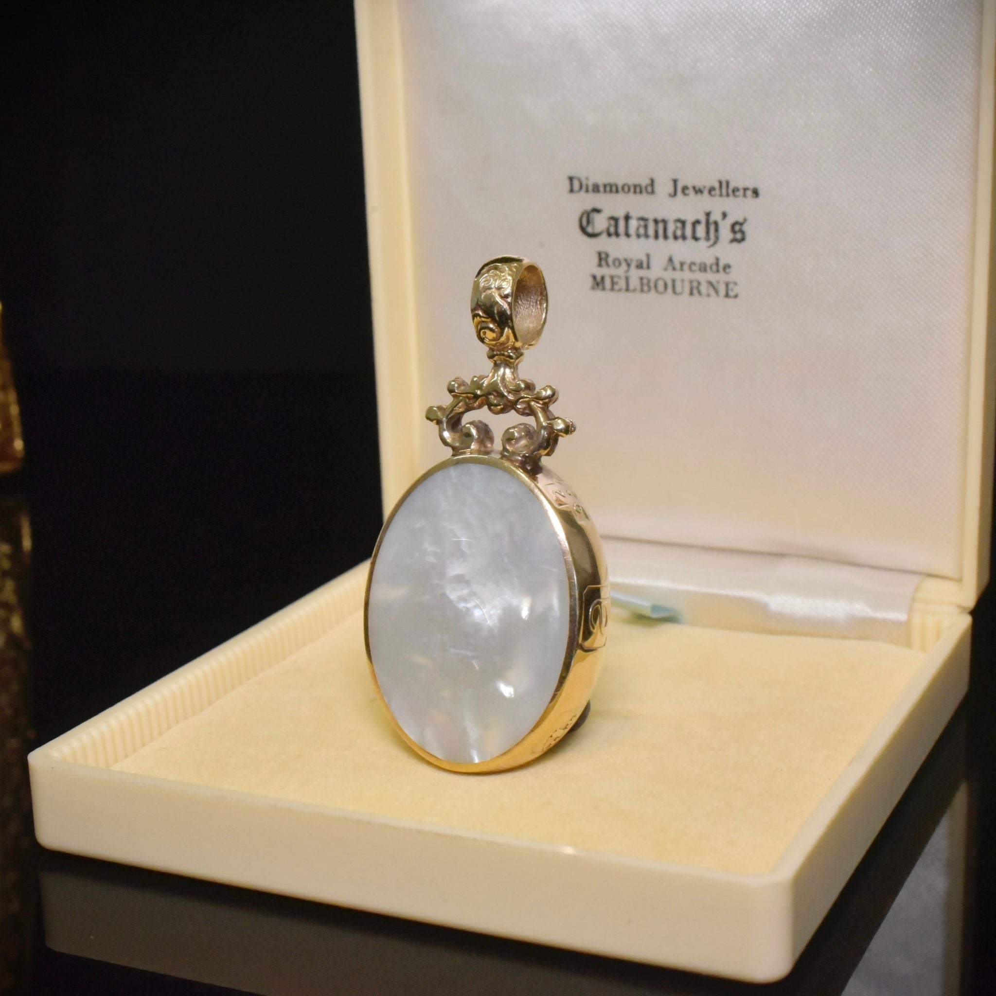 Superb 9ct Yellow Gold Mother Of Pearl And Agate Double Sided Pendant By David Scott Walker - Sheffield