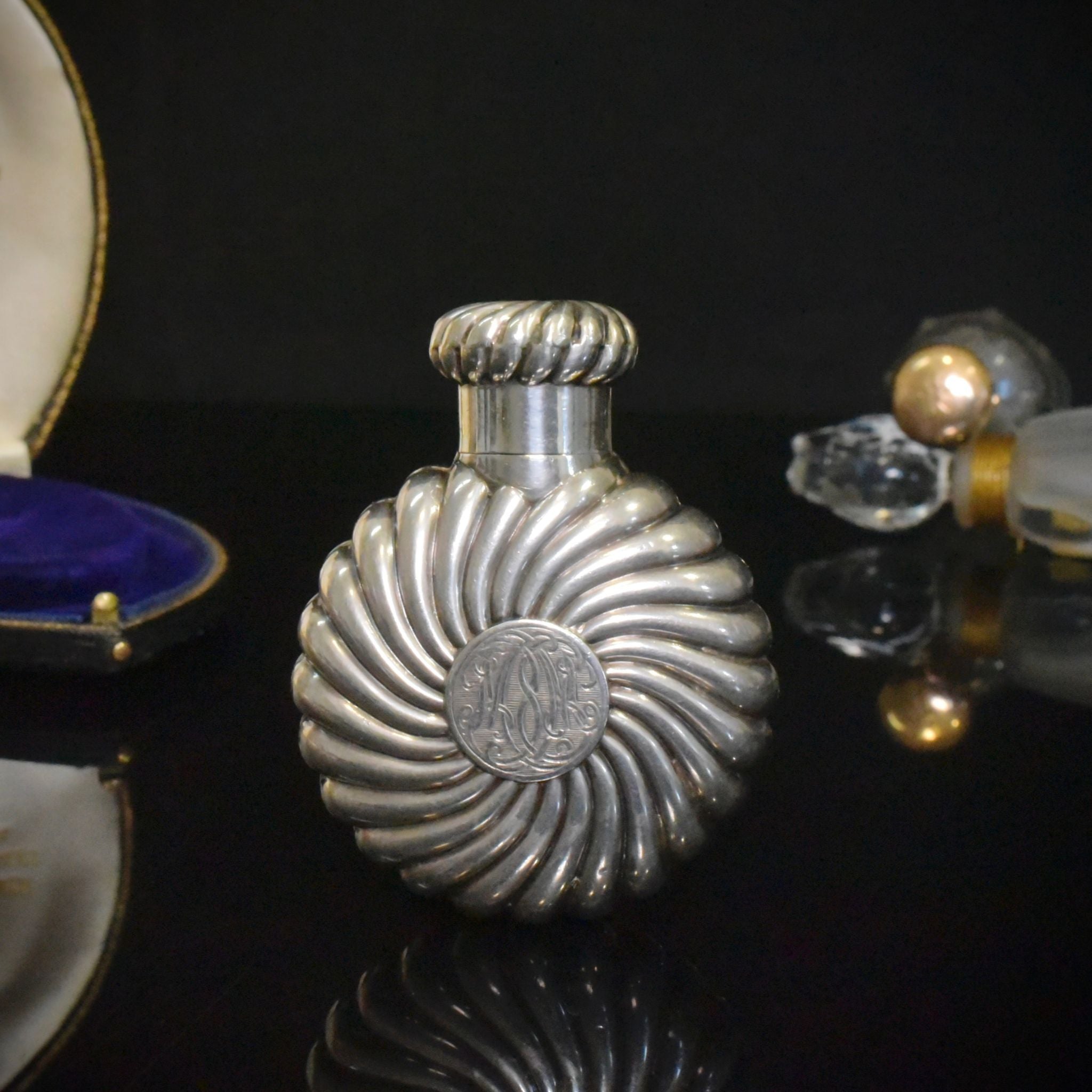 Antique Victorian ‘Sampson Mordan’ Sterling Silver Scent Flask - London 1886