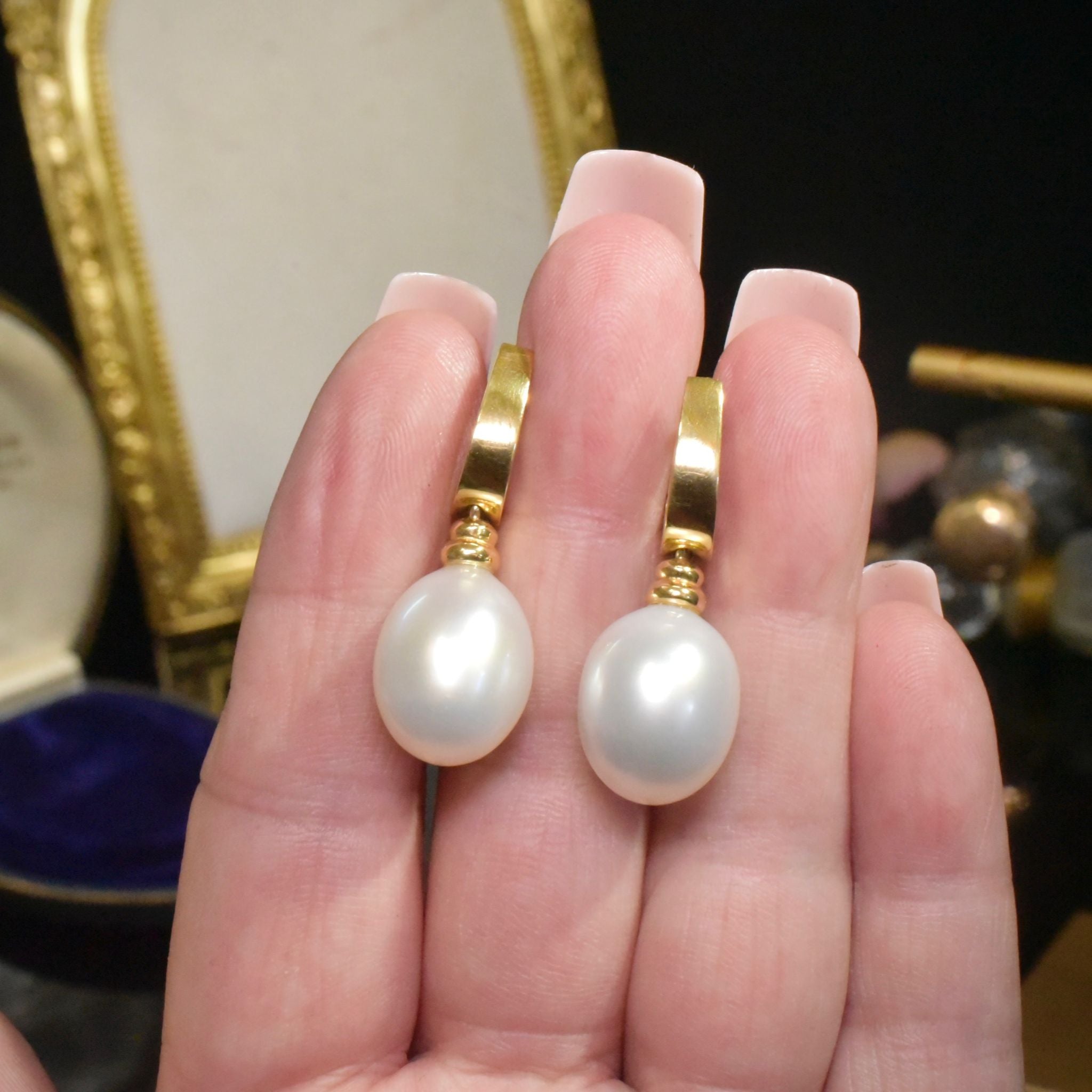 Superb 18ct Yellow Gold South Sea Pearl Earrings
