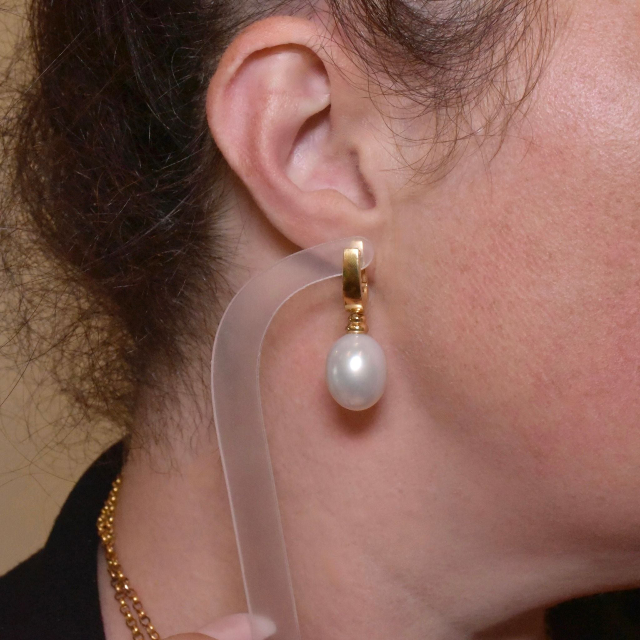 Superb 18ct Yellow Gold South Sea Pearl Earrings