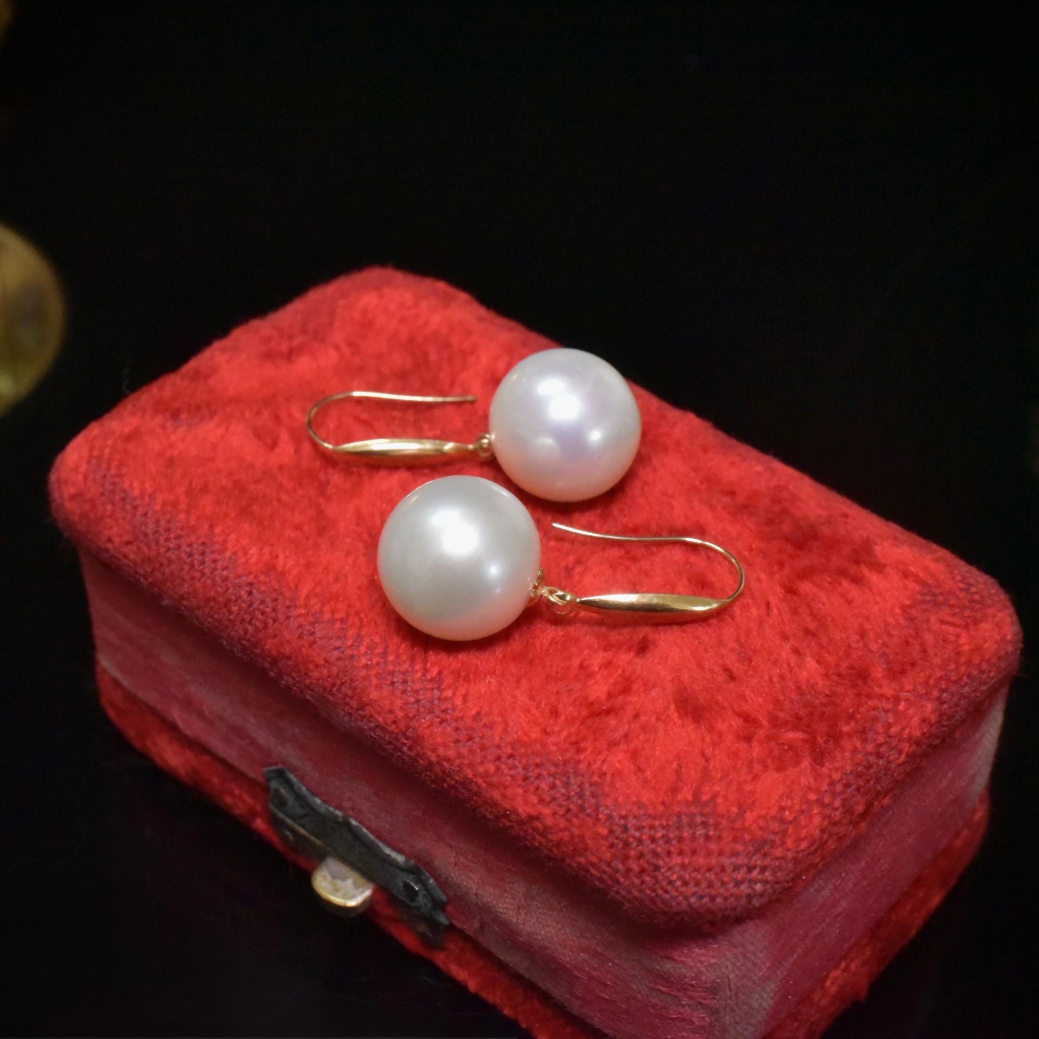 Stunning 18ct Yellow Gold Pearl Drop Earrings