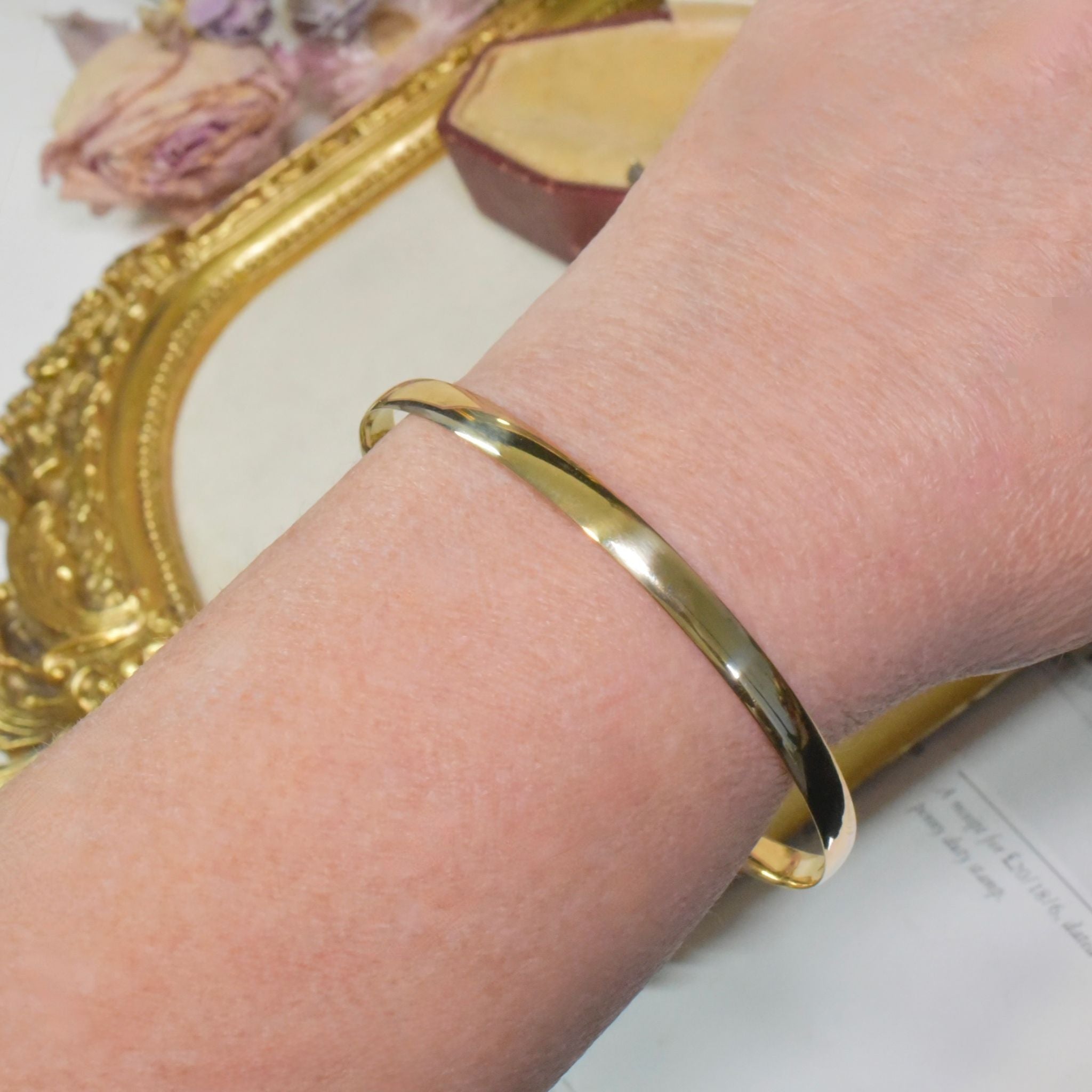 Modern 9ct Yellow Gold Solid Golf Bangle