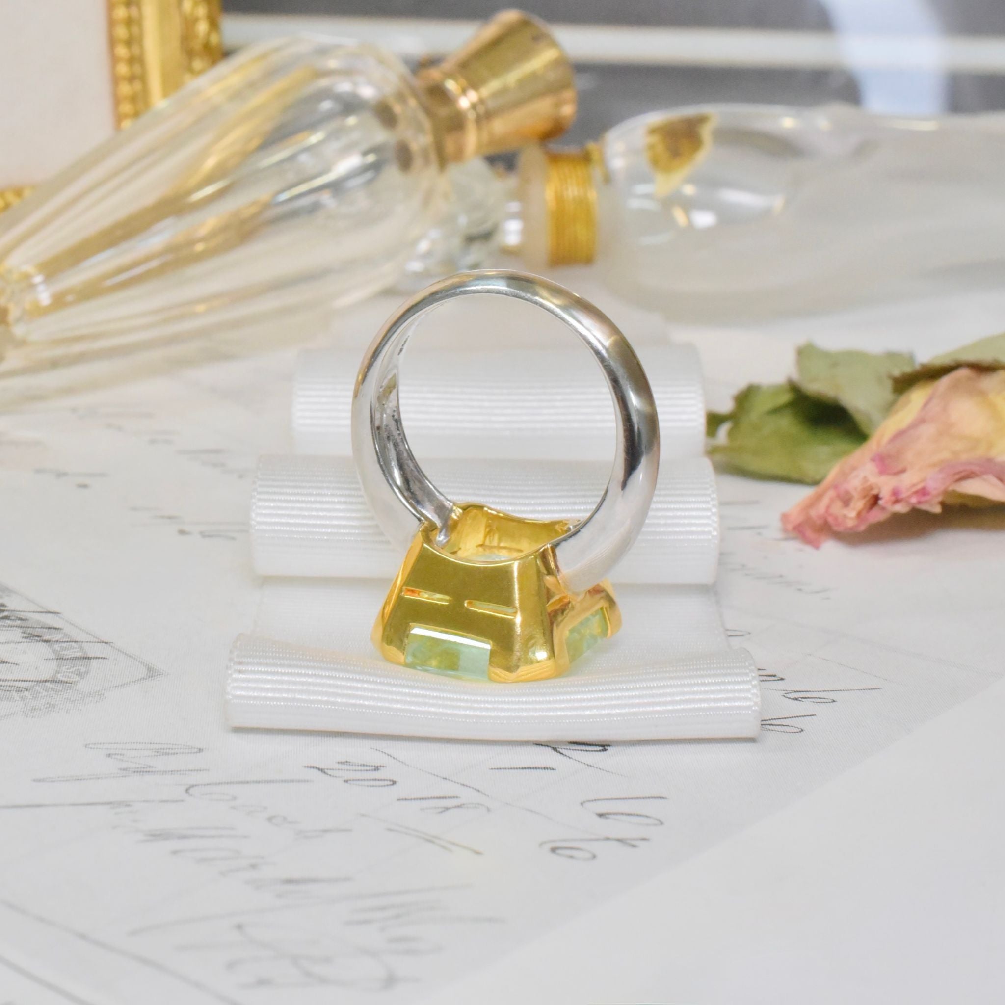 Superb 18ct Yellow And White Gold 20ct Aquamarine Ring - 19.0 Grams Included In Purchase Valuation For 17,000 AUD