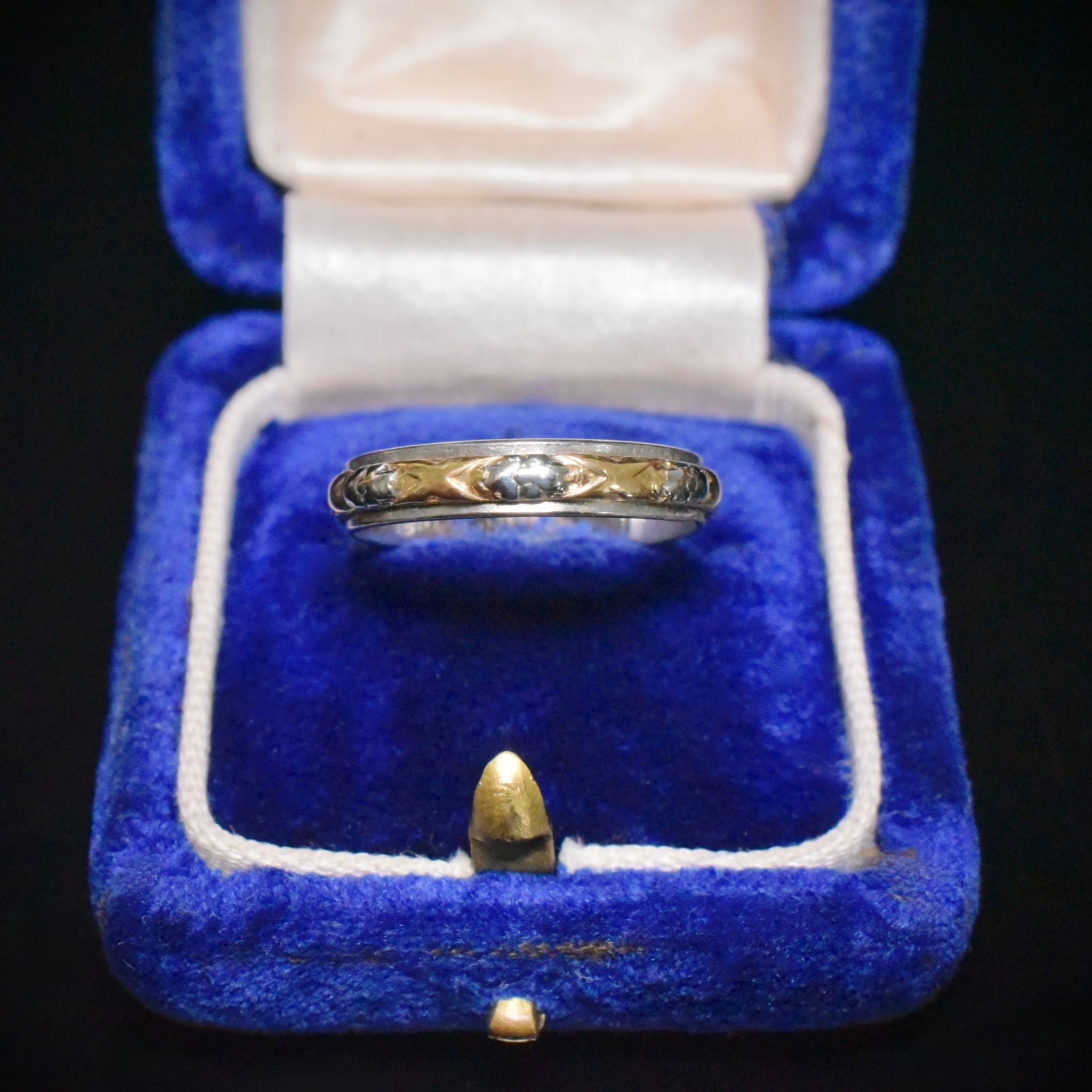 Vintage Australian 18ct Gold And Palladium ‘Cherry Blossom’ Band Circa 1935-40’s