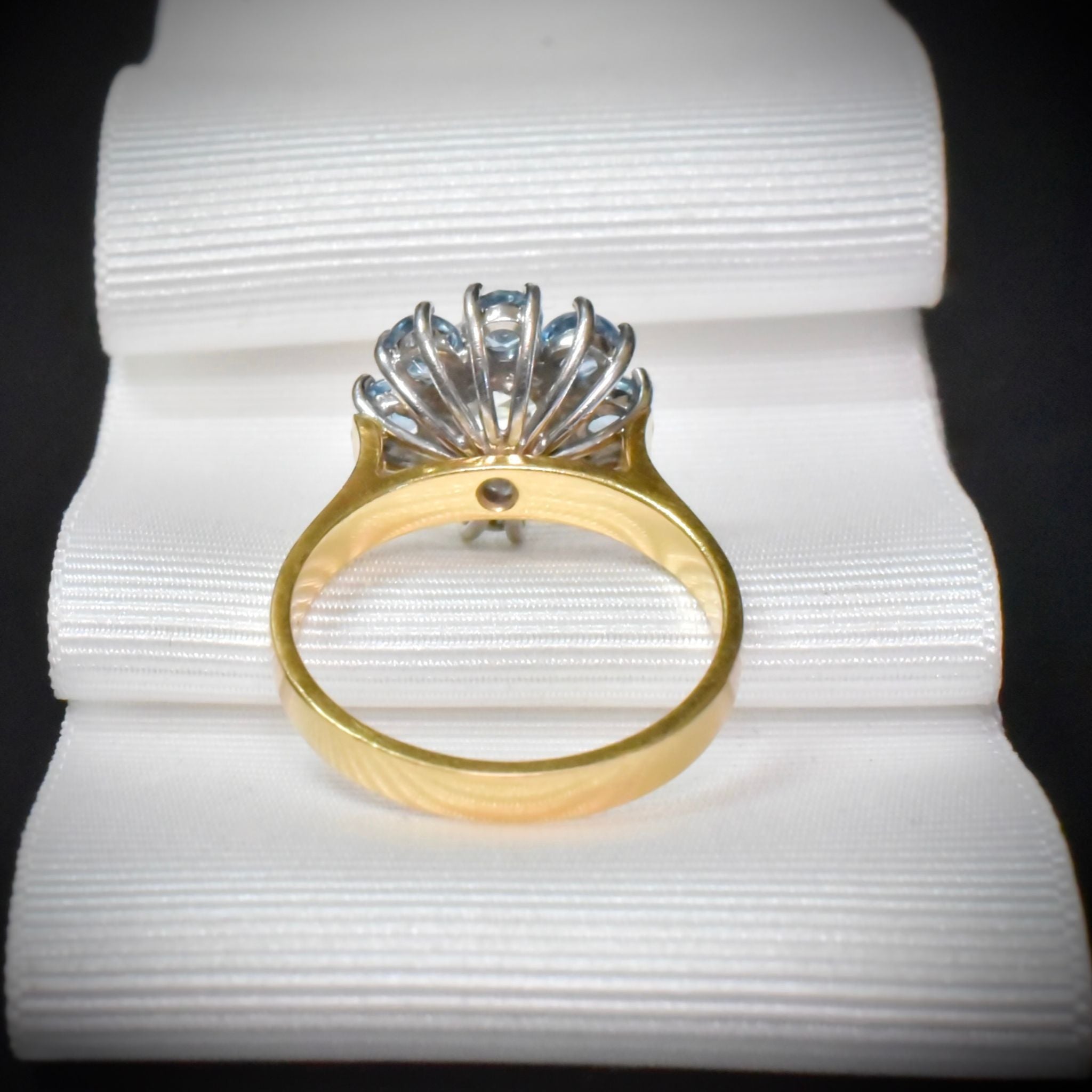 Superb 18ct Yellow Gold Diamond (0.85ct) And Aquamarine Ring