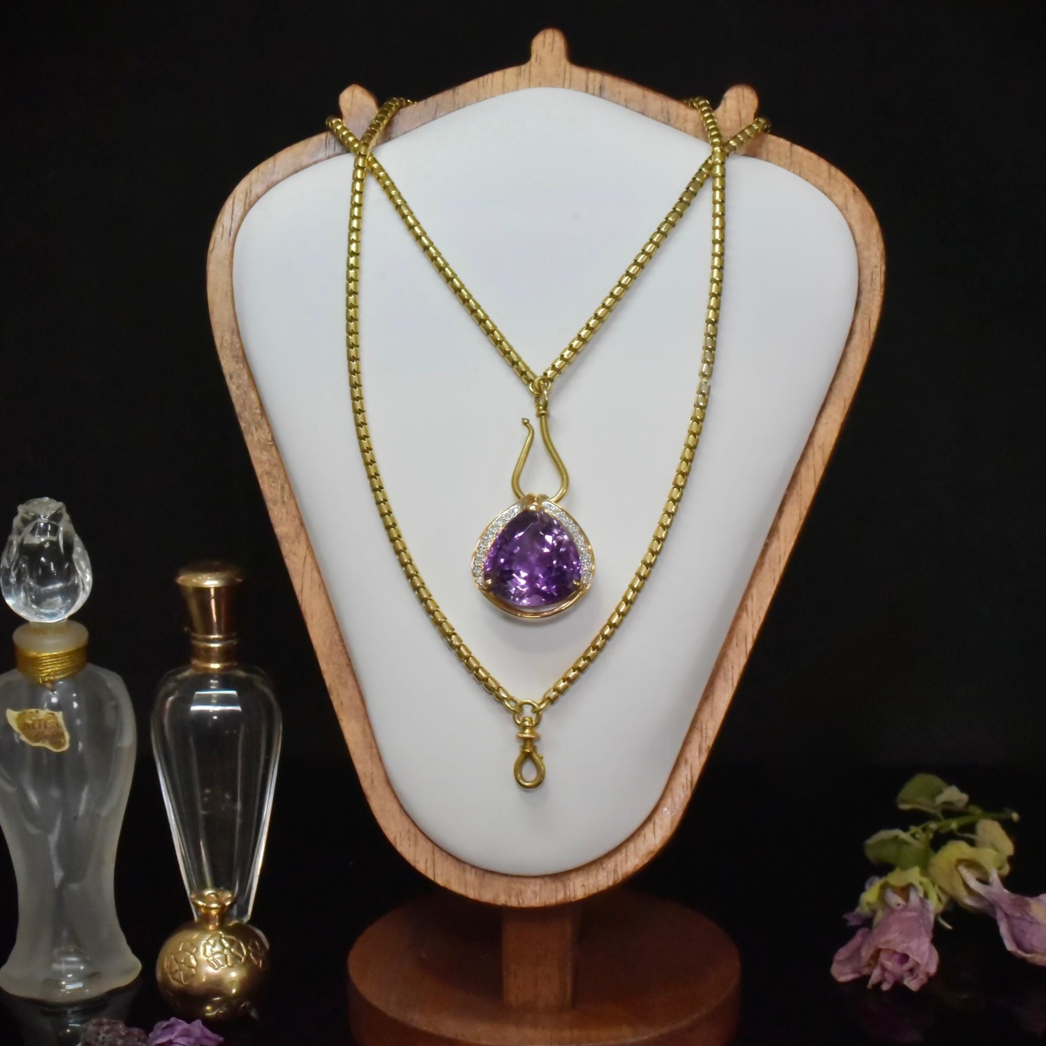 Superb 18ct Yellow Gold 23ct Amethyst And Diamond Pendant
